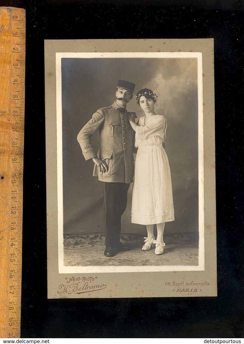 Photographie Originale : Couple Marié Militaire Soldat 1er Régiment Photographe BELTRAMO 116 Bd Grenelle PARIS - Guerre, Militaire