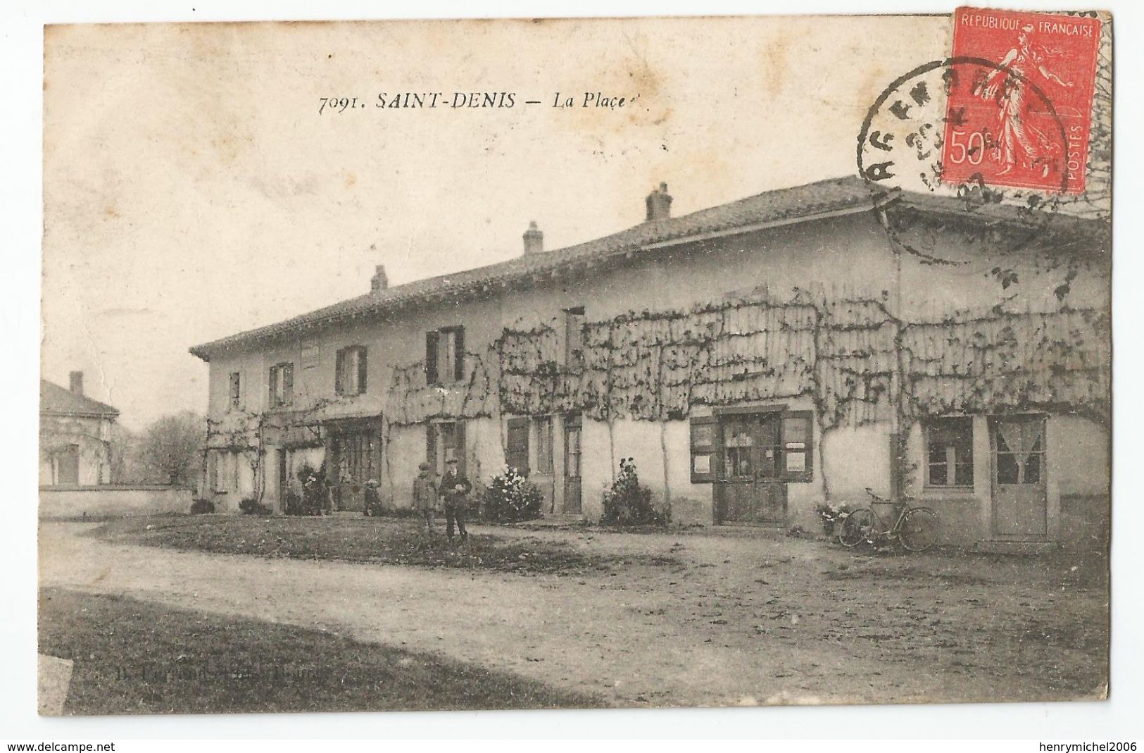 Saint St  Denis  La Place Animée - To Identify
