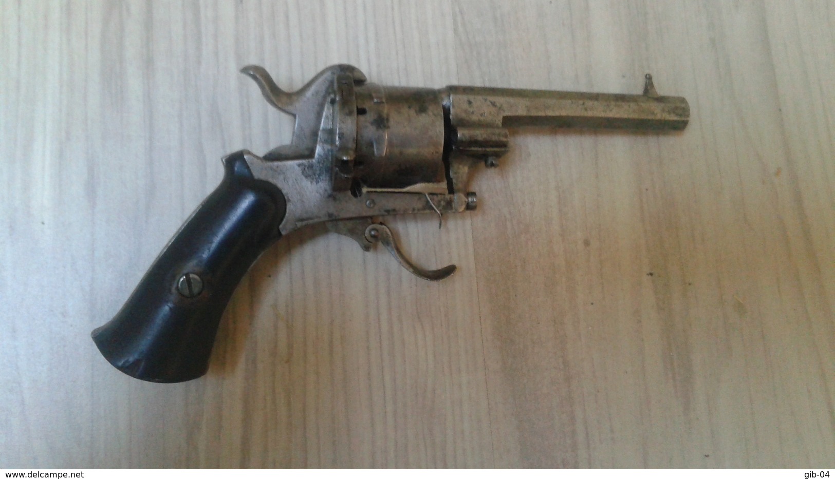 Vieux Revolver A Broche - Decorative Weapons