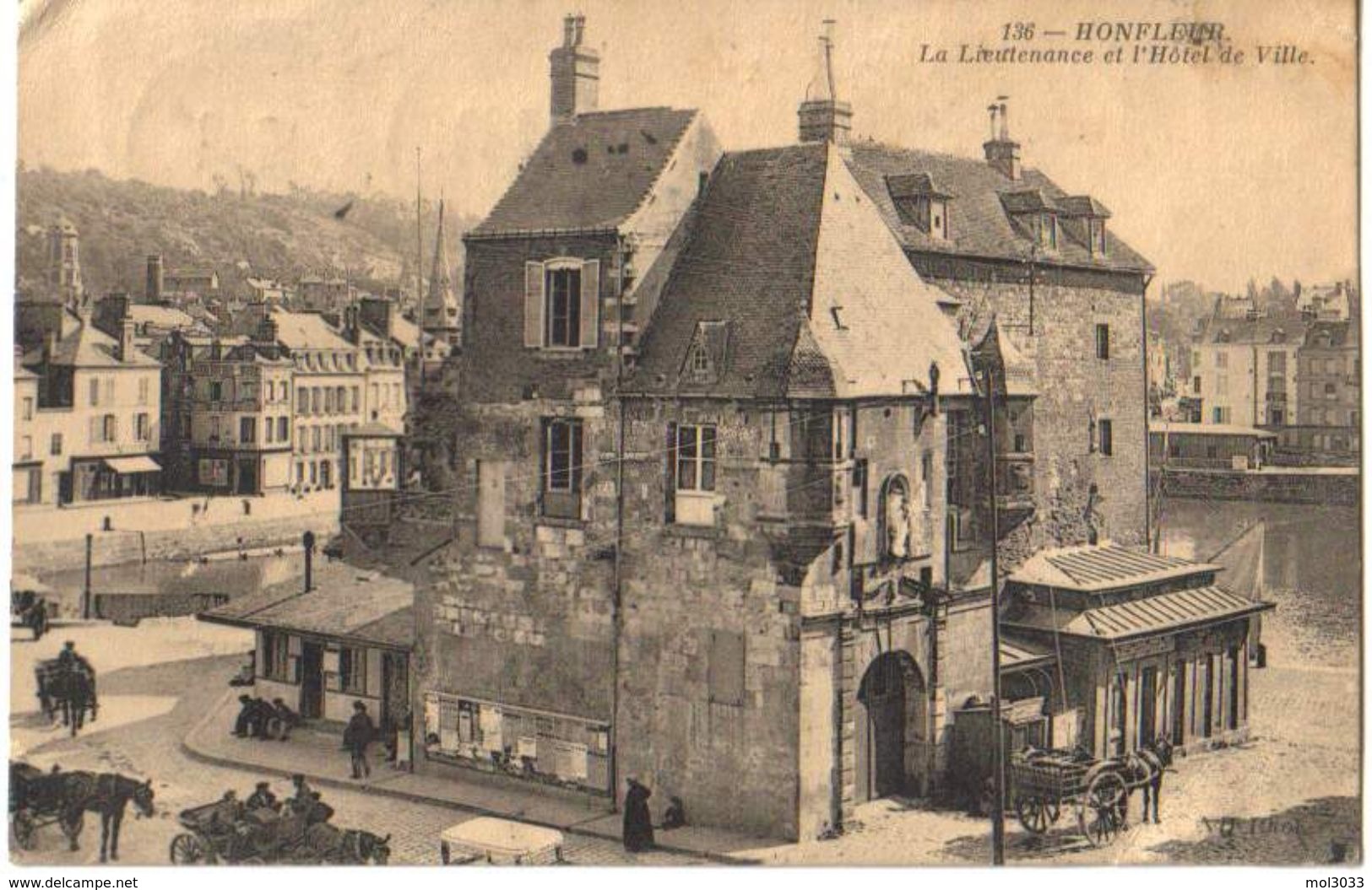 Honfleur-la Lieutenance Et Hotel De Ville, Animée, De 1912 - Honfleur