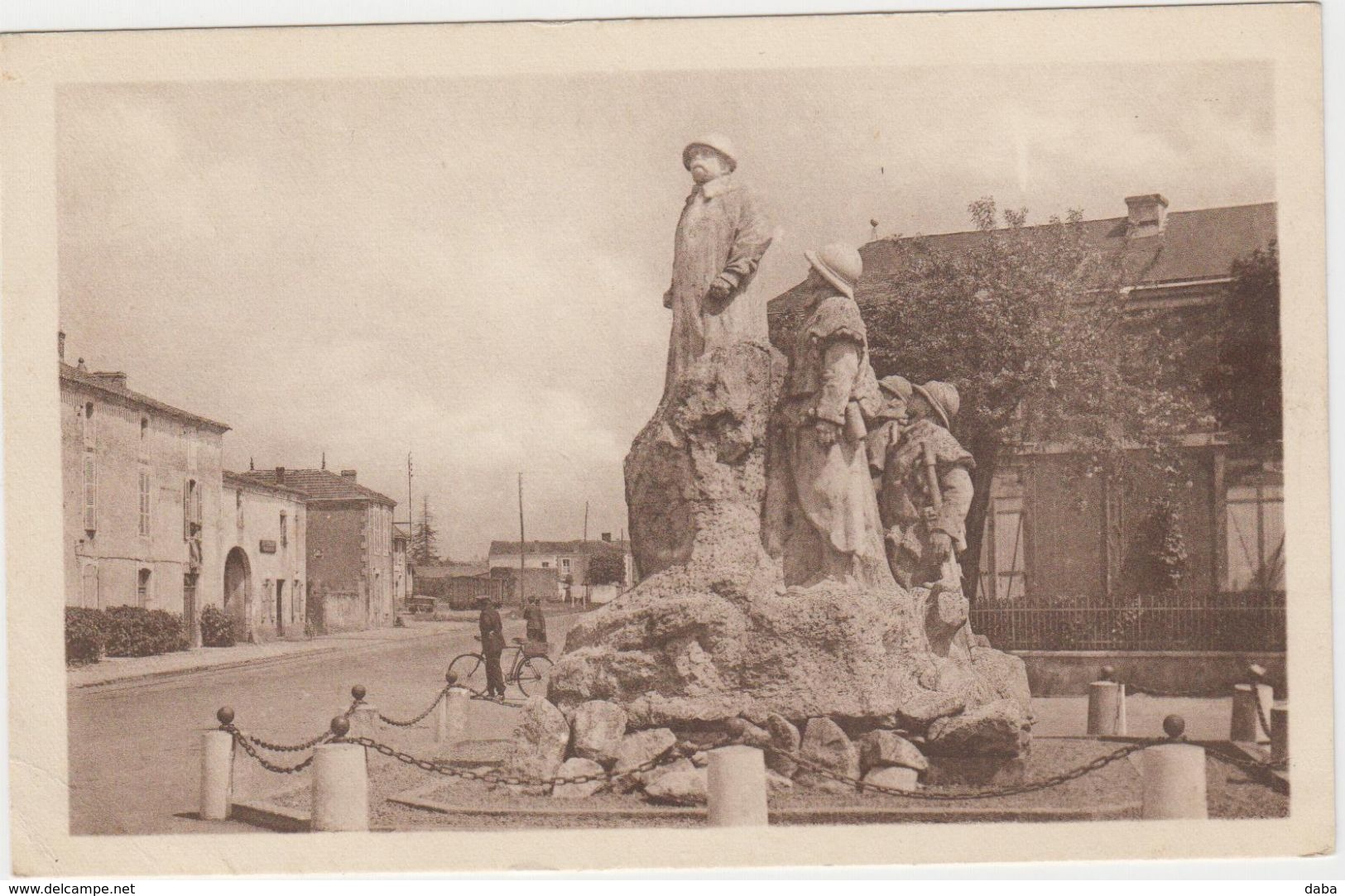 Ste-Hermine. Le Monument De Georges Clémenceau - Sainte Hermine