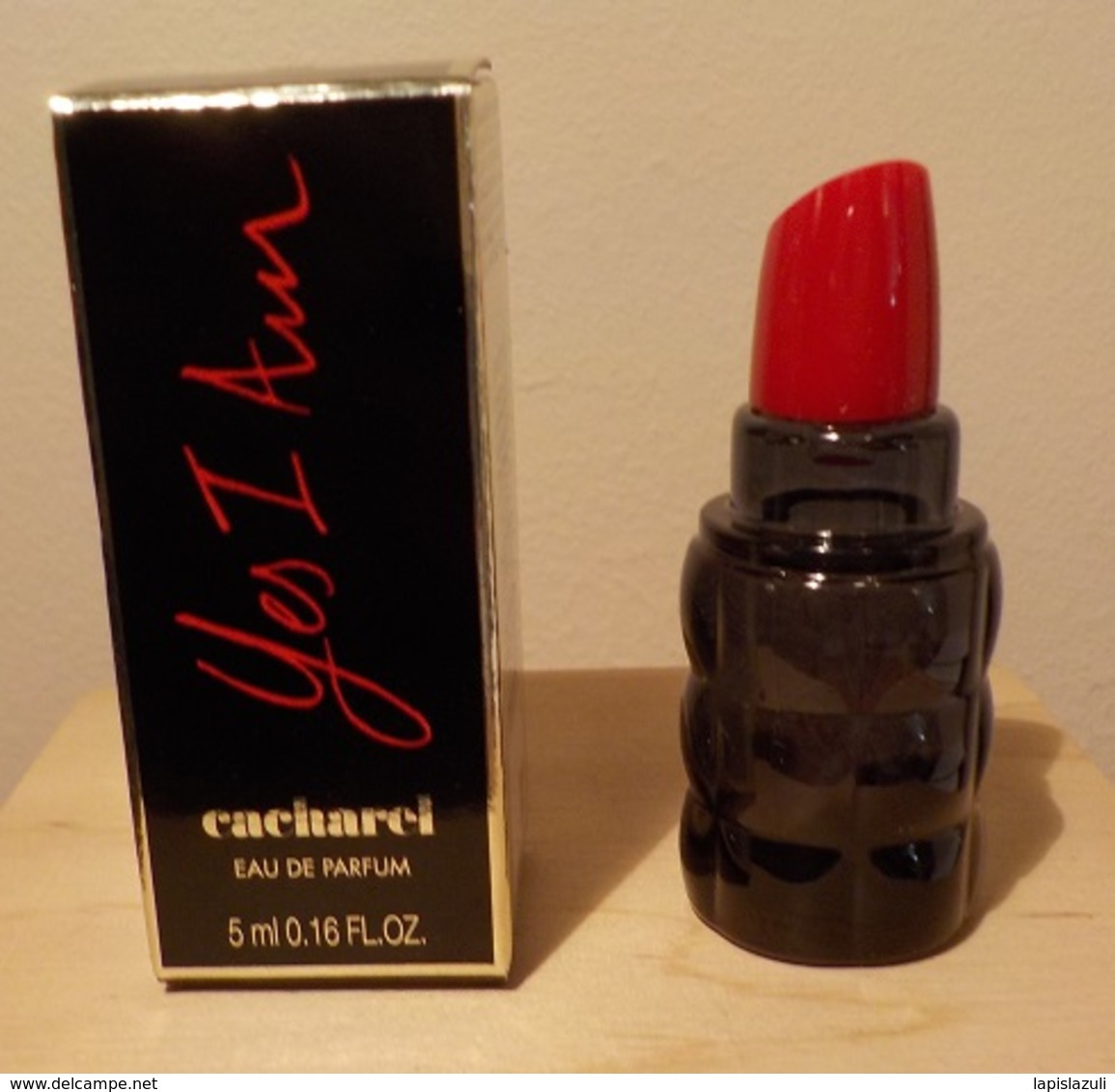 Cacharel  "Yes I Am " Eau De Parfum 5ml - Miniatures Femmes (avec Boite)