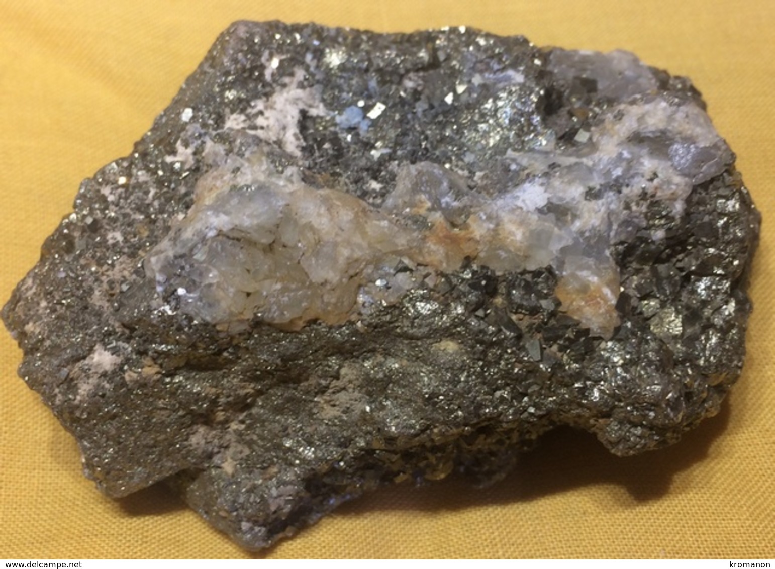 C1-5 Pyrite Roumanie - Mineralien