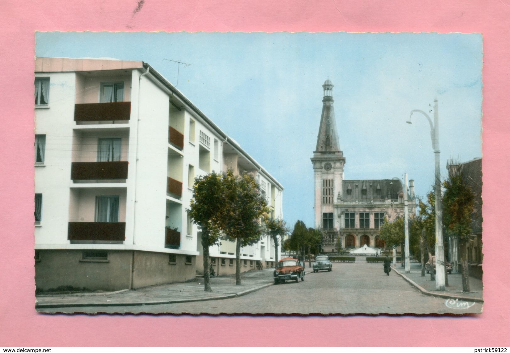 62 - PAS DE CALAIS - LIEVIN - AVENUE LAMENDIN - RENAULT DAUPHINE - PEUGEOT 203 - - Lievin