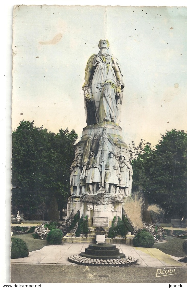 Cpsm Format Cpa.BELFORT . SQUARE DU SOUVENIR . MONUMENT AUX MORTS . ECRITE POUR LES VOEUX DE 1969 . ETAT MOYEN.2 SCANES - Belfort - Ville