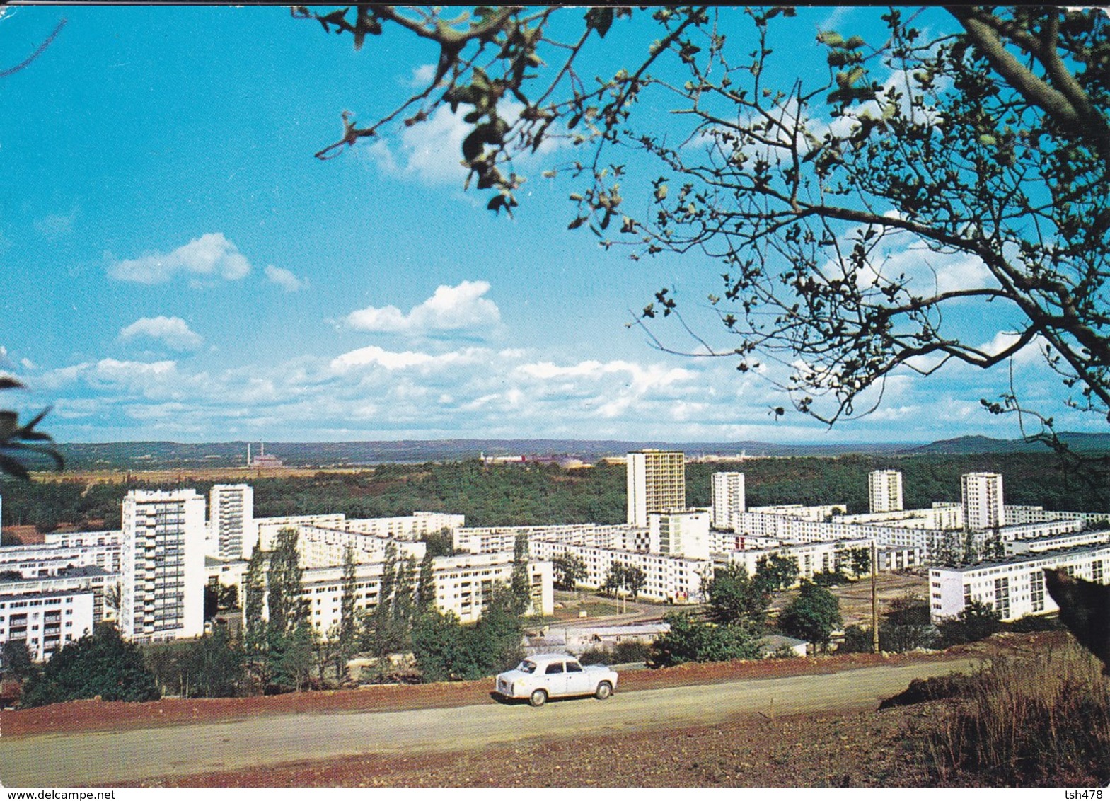 64----MOURENX---ville Nouvelle--vue Générale-(voitures Des Années 60-70 --peugeot  403 )---voir 2 Scans - Autres & Non Classés