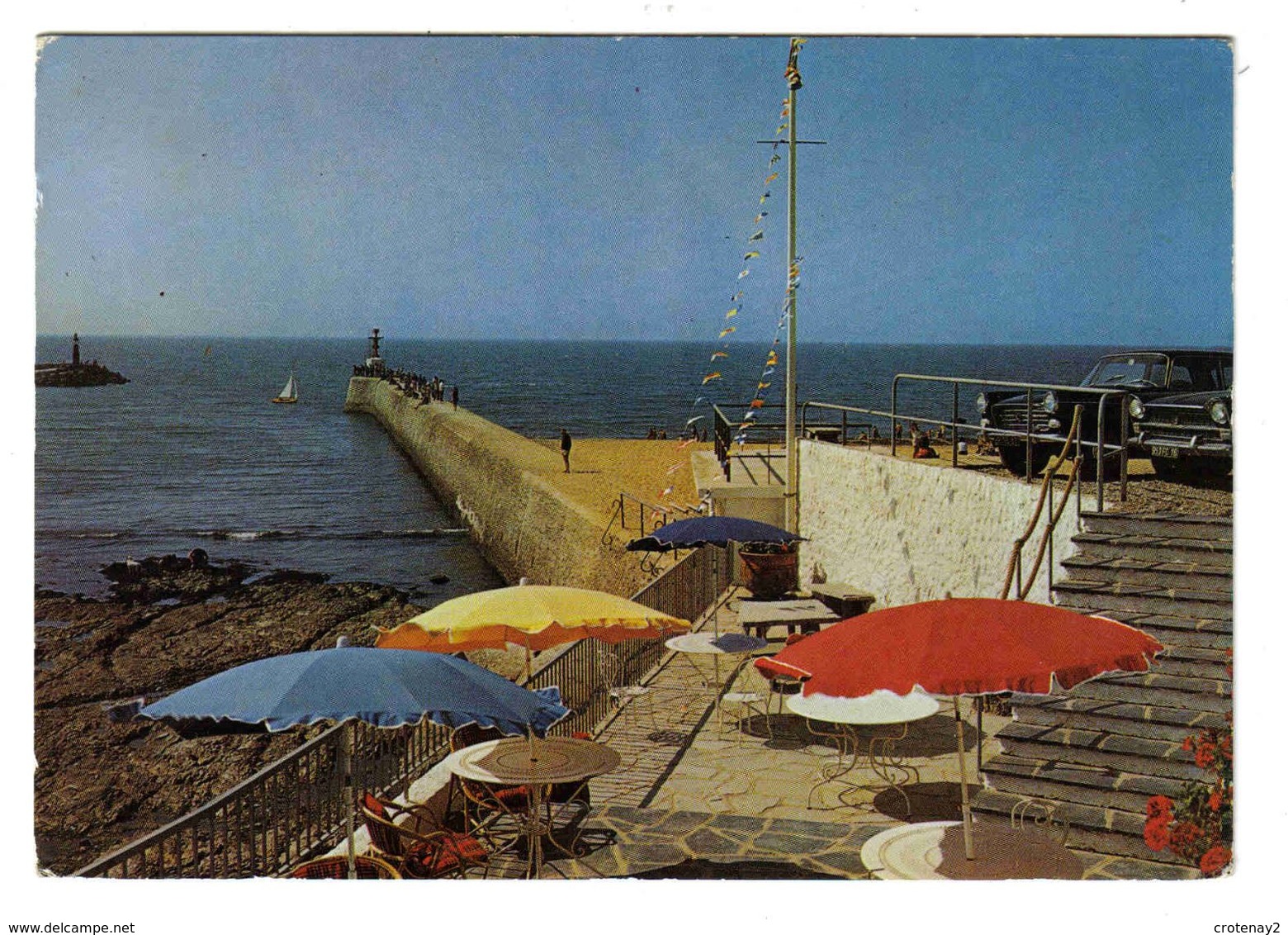 85 CROIX De VIE N°72 Terrasse De La Croisette Et Les Jetées Phare Voilier Peugeot 404 Et Fiat - Saint Gilles Croix De Vie