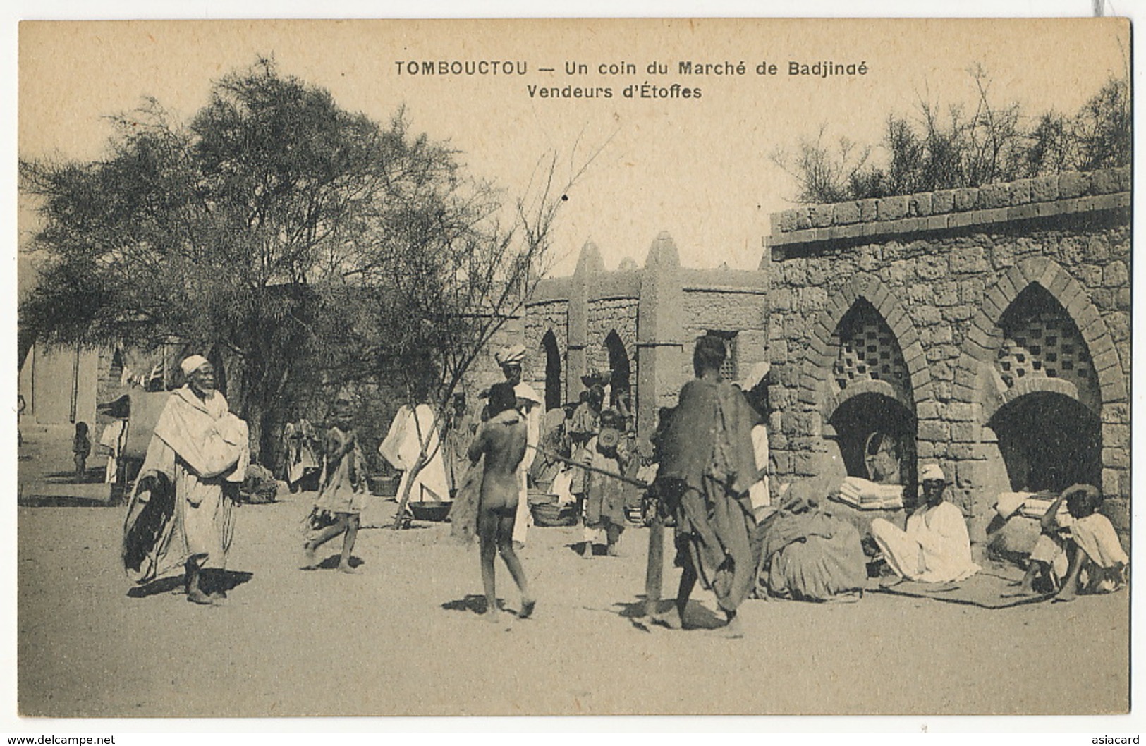 Tombouctou Mali  Un Coin Du Marché De Badjindé Vendeurs D' Etoffes  Imp. Le Deley Homme Nu En Laisse - Mali