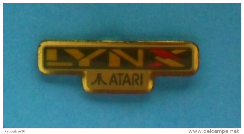 1 PIN'S //   ** CONSOLE DE JEUX VIDÉO ATARI ** LYNX ** FONDATEUR Nolan BUSHNELL ** - Computers
