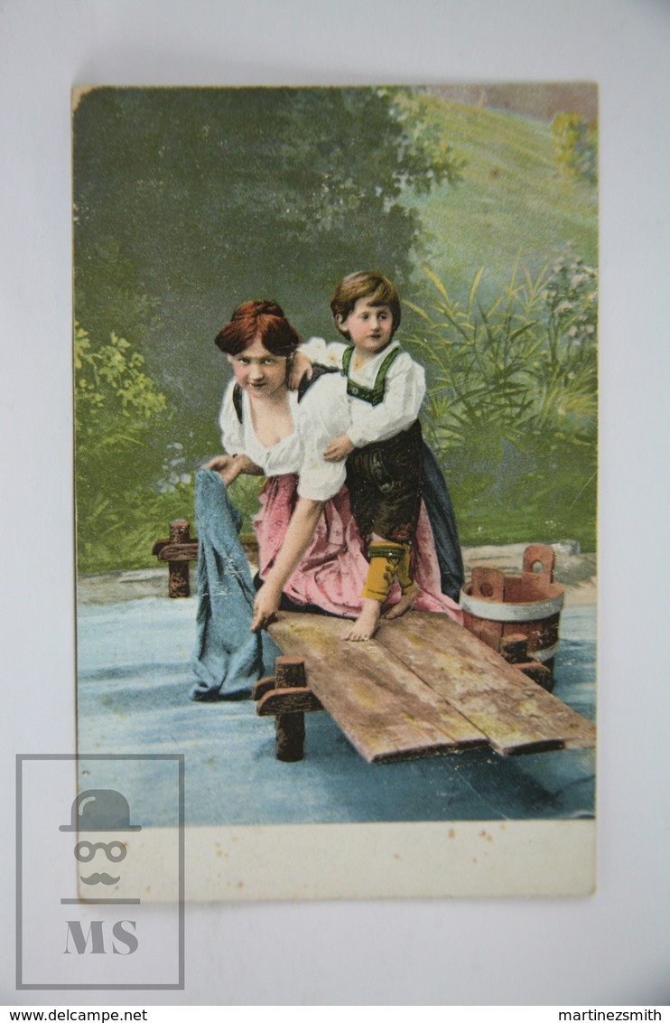 Old Postcard - Mother And Child Posing - Mother Doing Laundry In The River - Grupo De Niños Y Familias