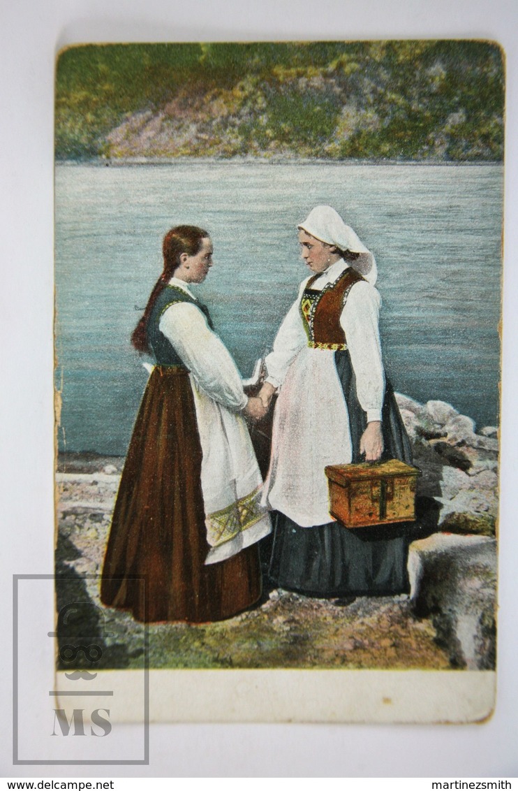 Old Postcard - Ladies In Traditional Dress - Possibly Serbian Women - Otros & Sin Clasificación