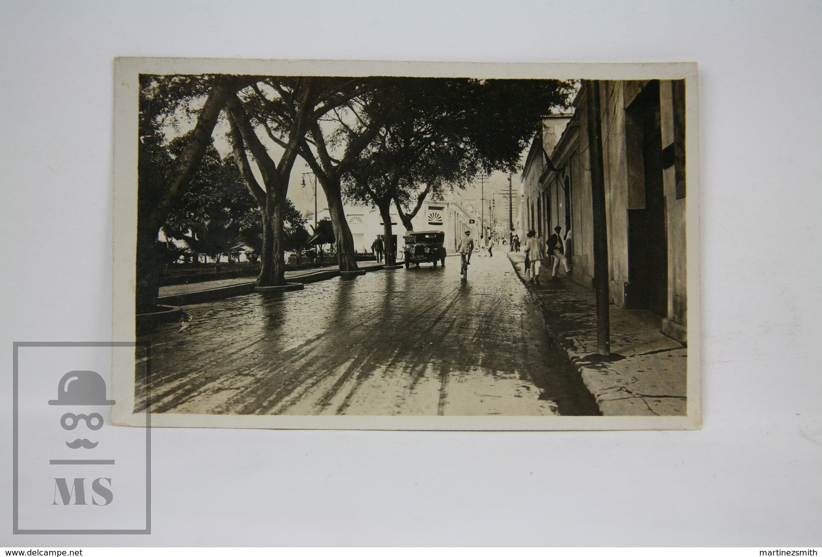 Old Real Photo Postcard - Unknown Place - Animated - Circa 1920's - Old Car - Mundo