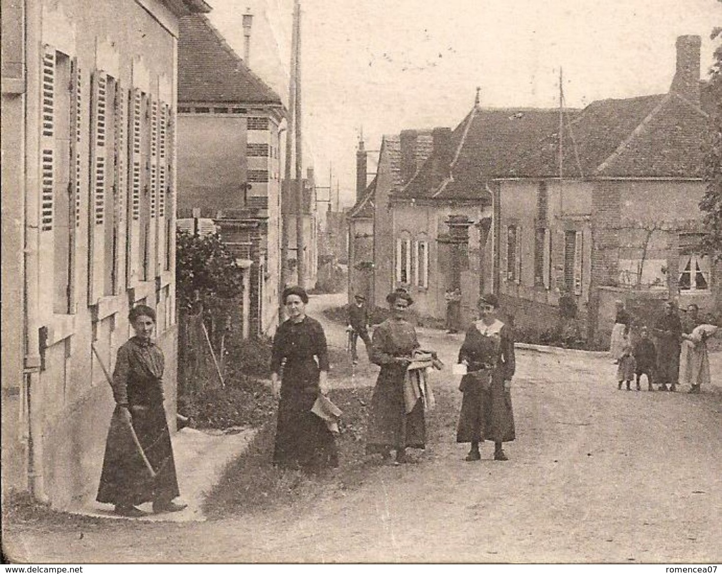 CHICHERY (Yonne) - ROUTE De BRANCHES - Animée - Voyagée Le 16 Mai 1920 - Pliure (voir Scans)--> Prix Adapté ! - Autres & Non Classés