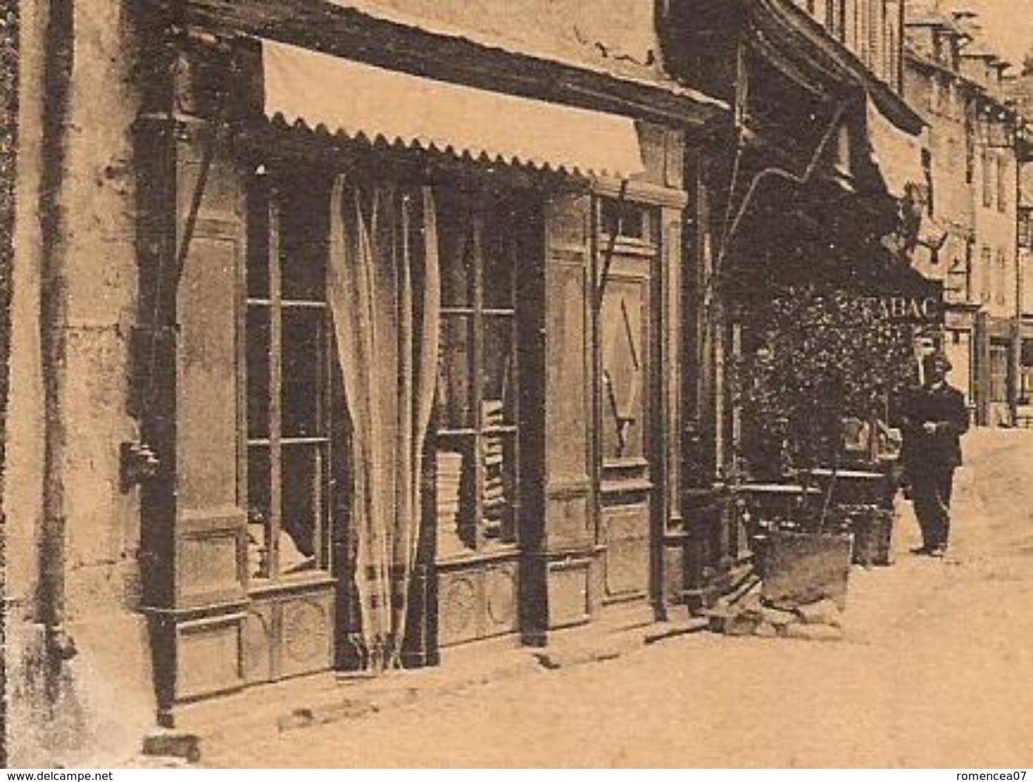 SAINT-GENIEZ (-d'OLT, Aveyron) - RUE Du COMMERCE - Commerces - Animée - Non Voyagée - Jaunie (voir Scans) -> Prix Adapté - Autres & Non Classés