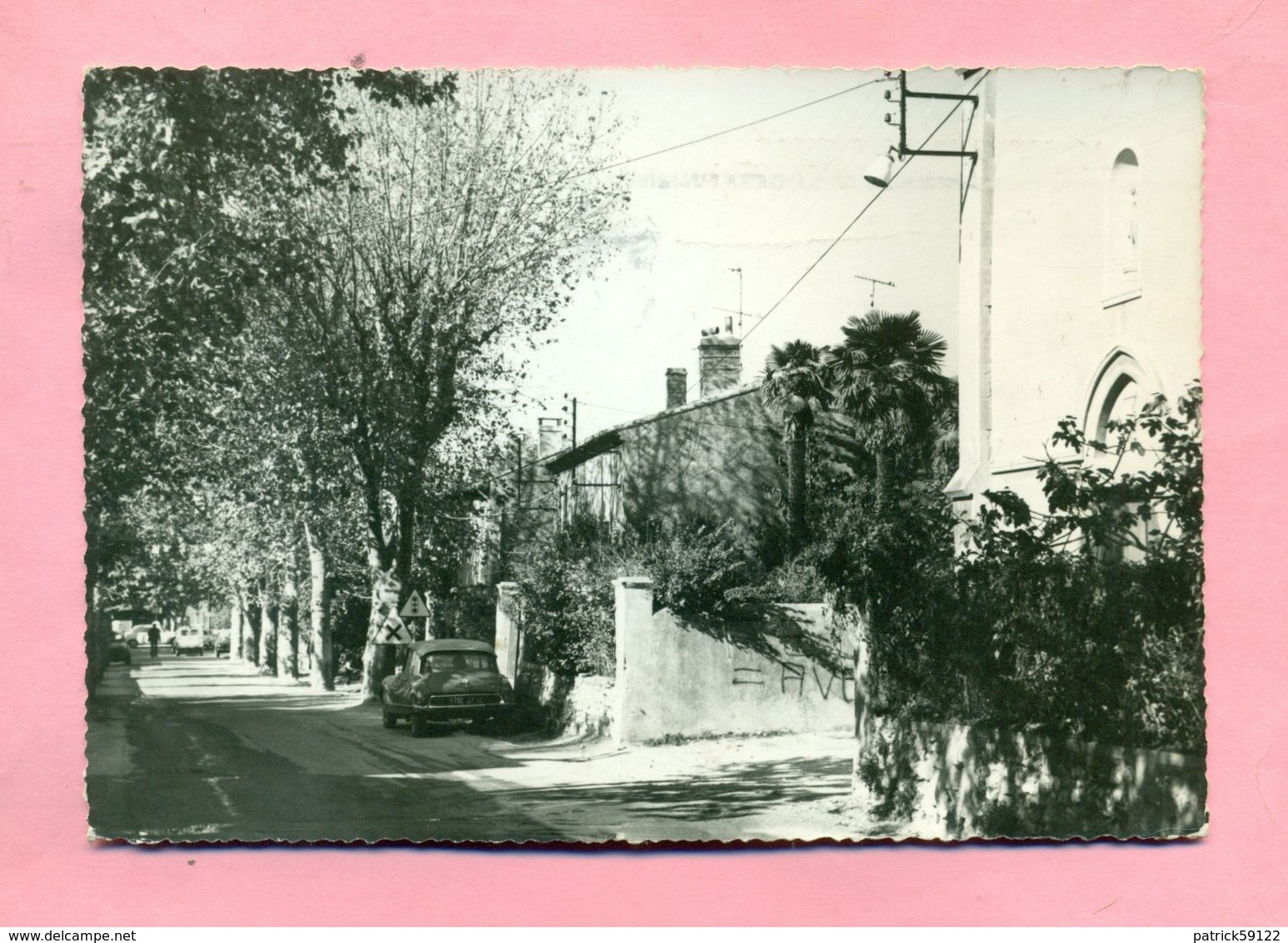 13 - BOUCHES DU RHÔNE - LUYNES Prés AIX EN PROVENCE - AVENUE DES LIBERATEURS - CITROËN DS - Luynes