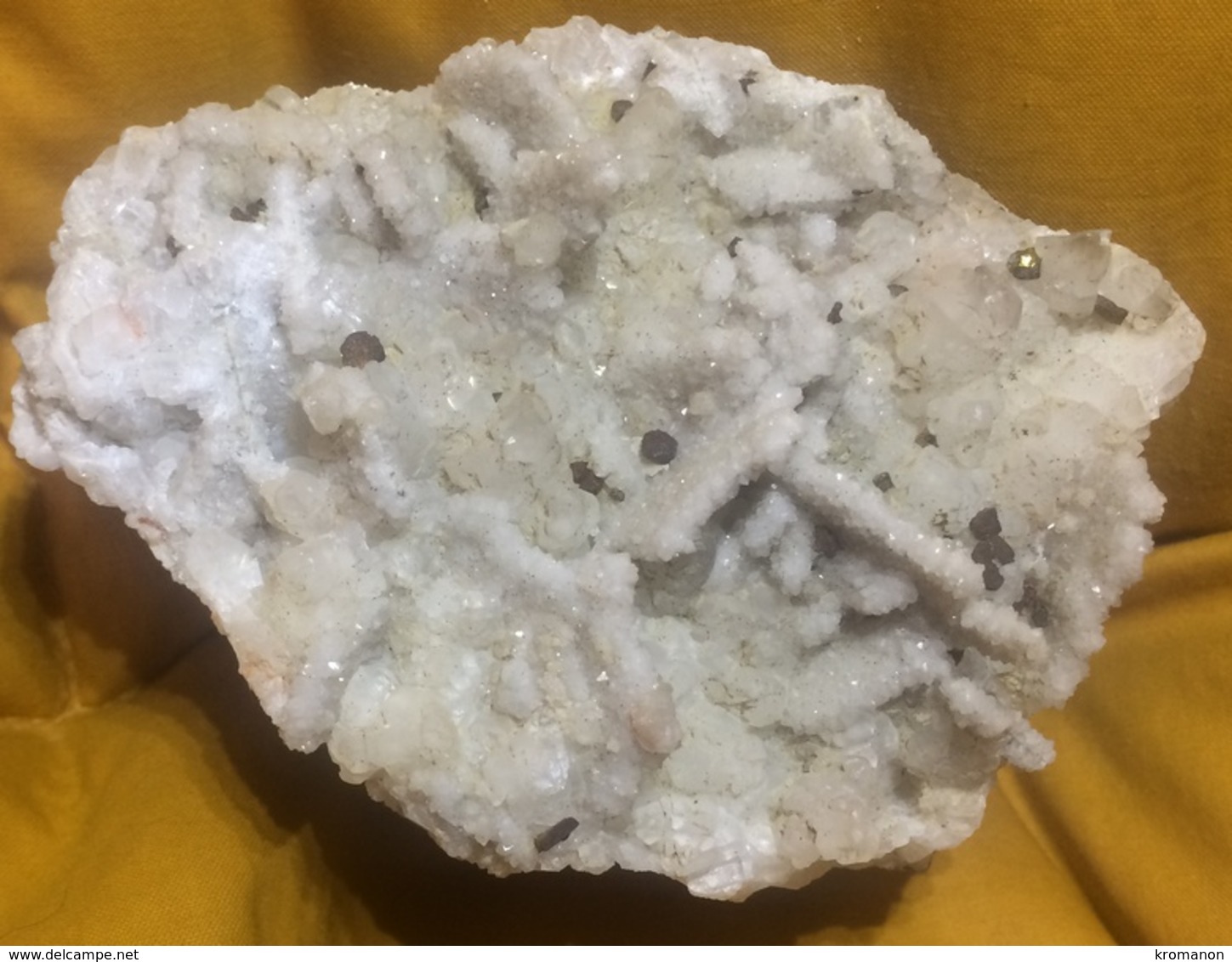 C3 - 5 Quartz Sur Calcite Steinberg Hesse Allemagne - Minéraux