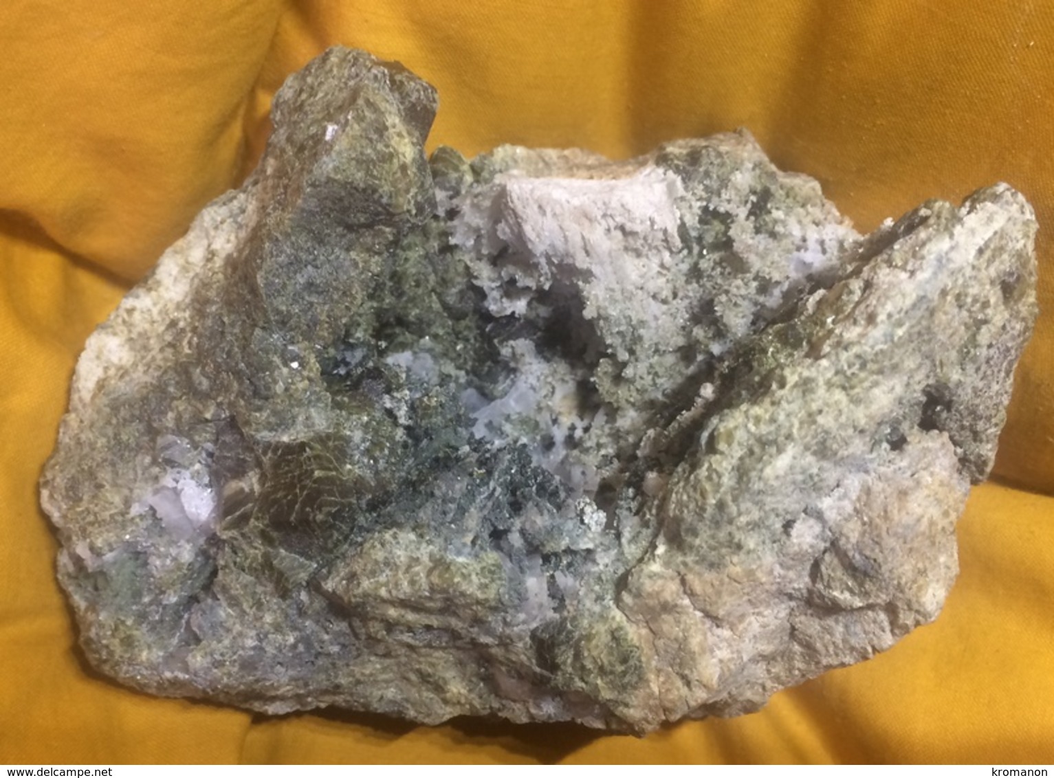 C3 - 6 Quartz Dans Cavité + ? Sardaigne - Minéraux