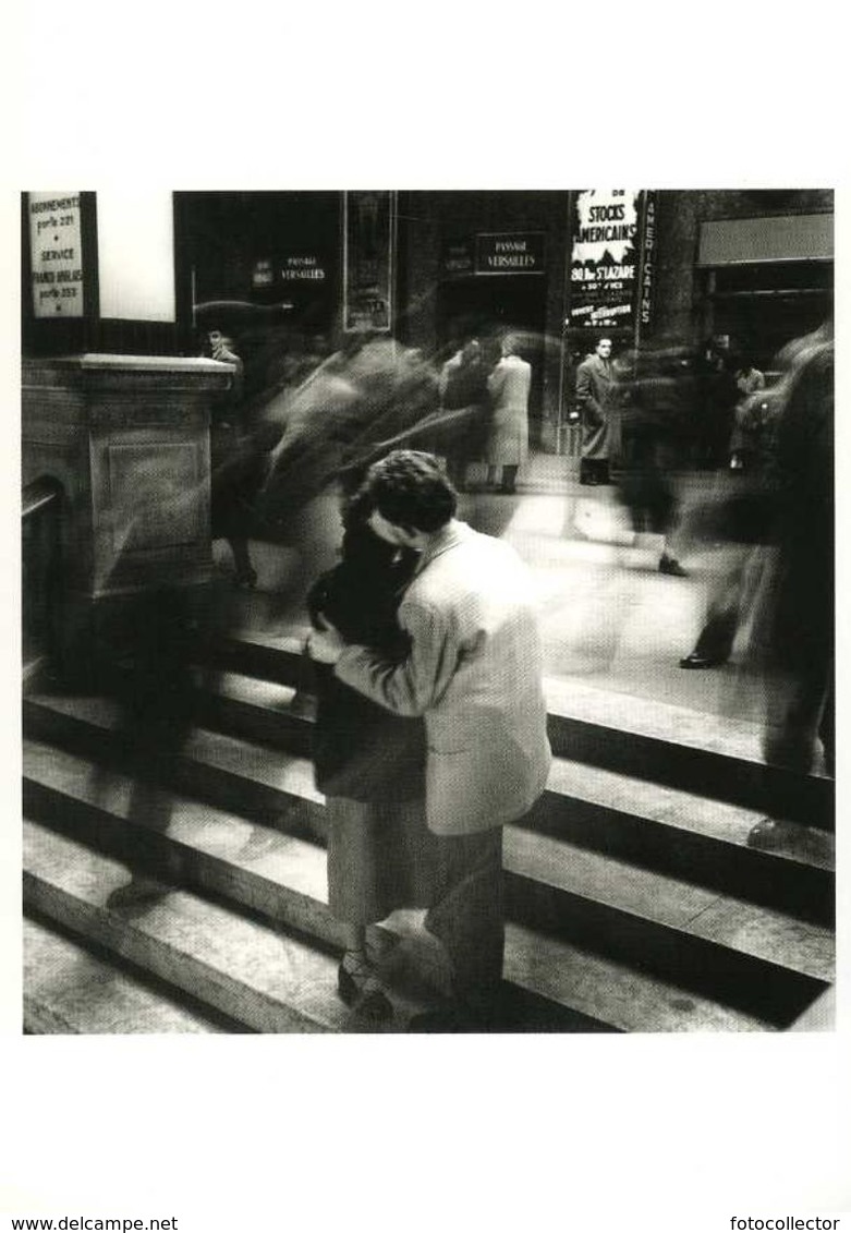 Paris Les Amoureux De La Gare St Lazare Par Doisneau (1950) - Doisneau