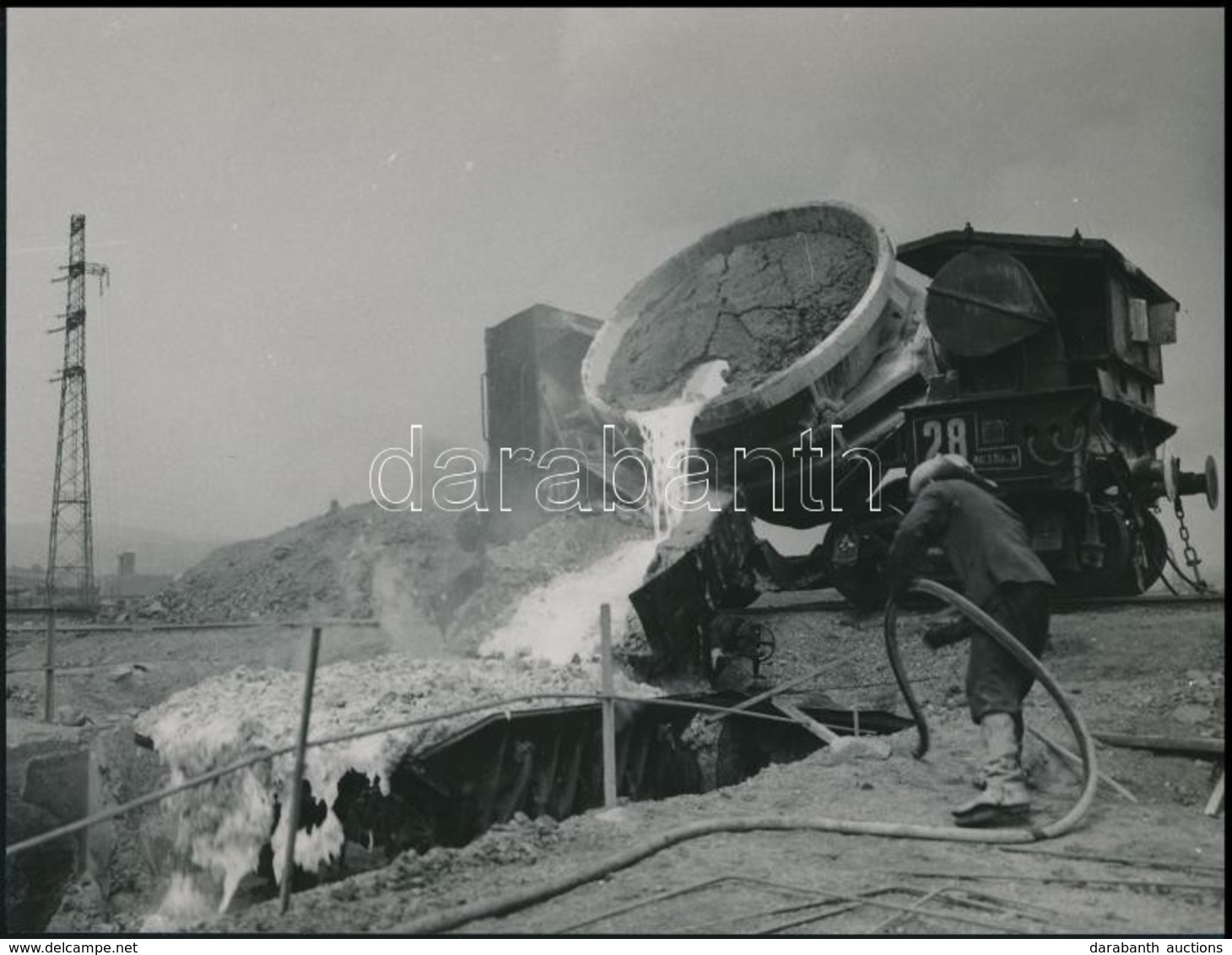 1961 Diósgyőr, Speciális Vasúti Jármű Kohósalak Szállítására, Vintage Fotó, 16x21 Cm - Autres & Non Classés