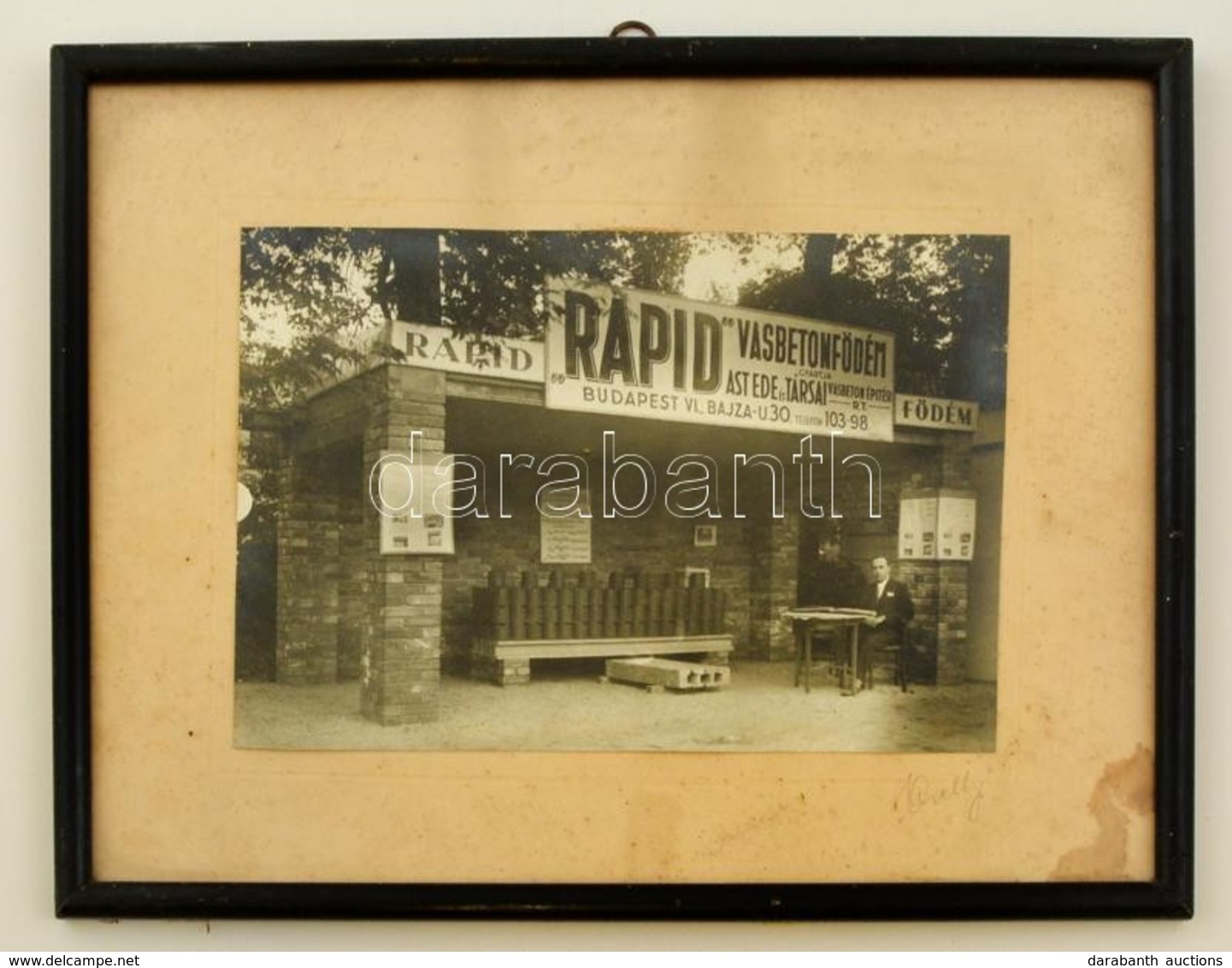 Cca 1920 Orelly Fotó, Vélhetőleg Ast Ede (?-?) A Rapid Vasbetonfödém Feltalálója Nyitott Kiállítási Standján, üvegezett  - Autres & Non Classés