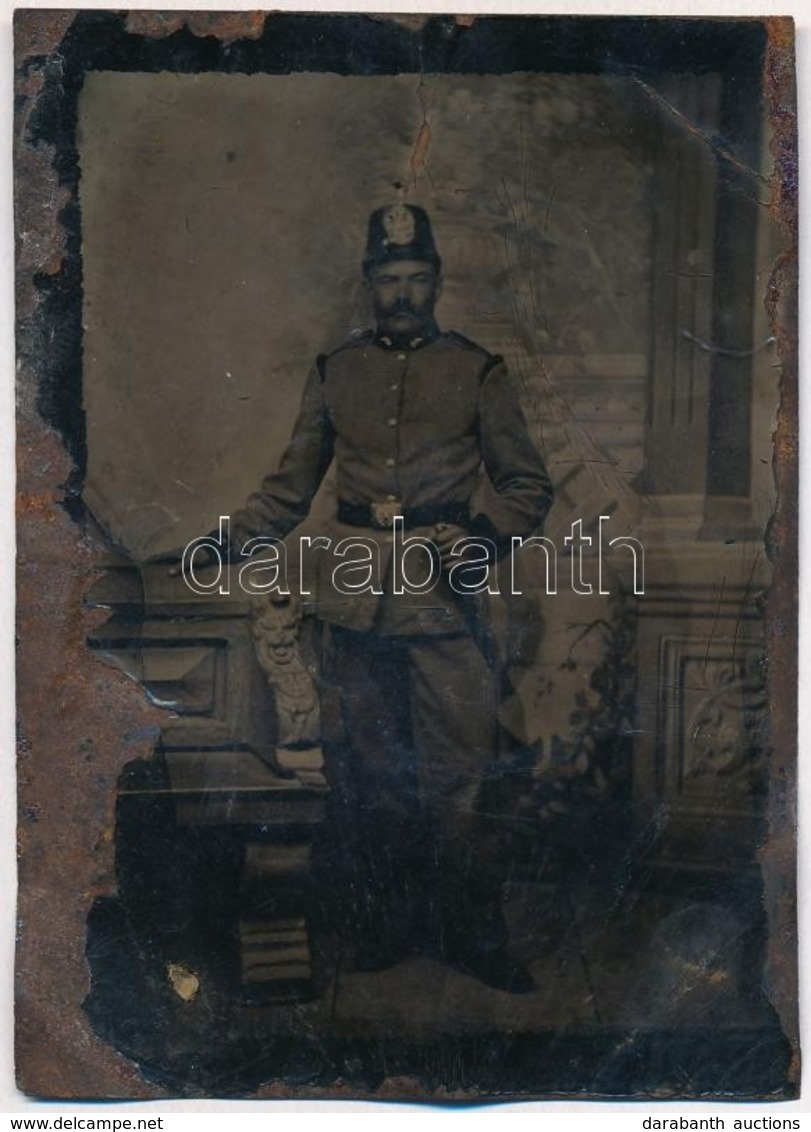 Cca 1890 Magyar Katonatisztet ábrázoló Ferrotípia. Fémlemezre Készült Fotó/ Hungarian Officer, Ferrotyp 9x6 Cm - Autres & Non Classés