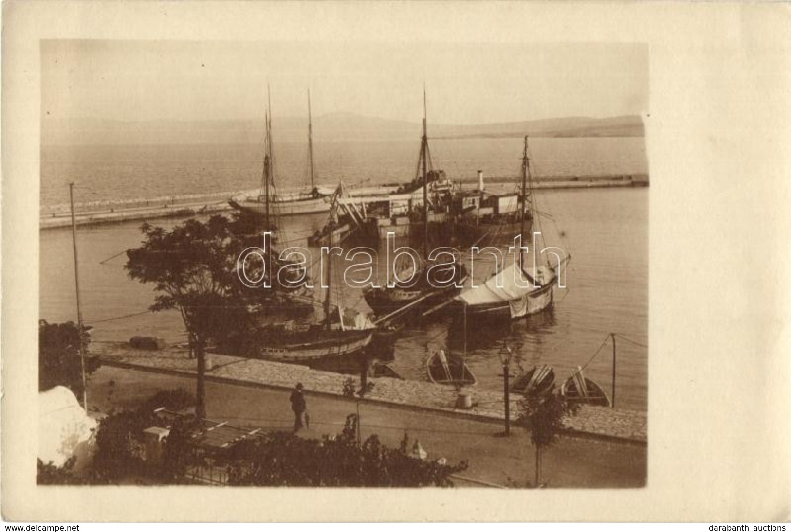 ** T2 Sailing Ships At The Port. Photo - Non Classés