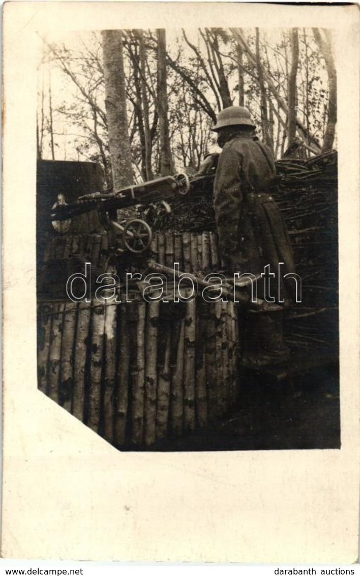 ** T2 Osztrák-magyar Katona A Lövészárokban Löveggel / WWI Austro-Hungarian K.u.K. Soldier In The Trenches With A Cannon - Non Classés