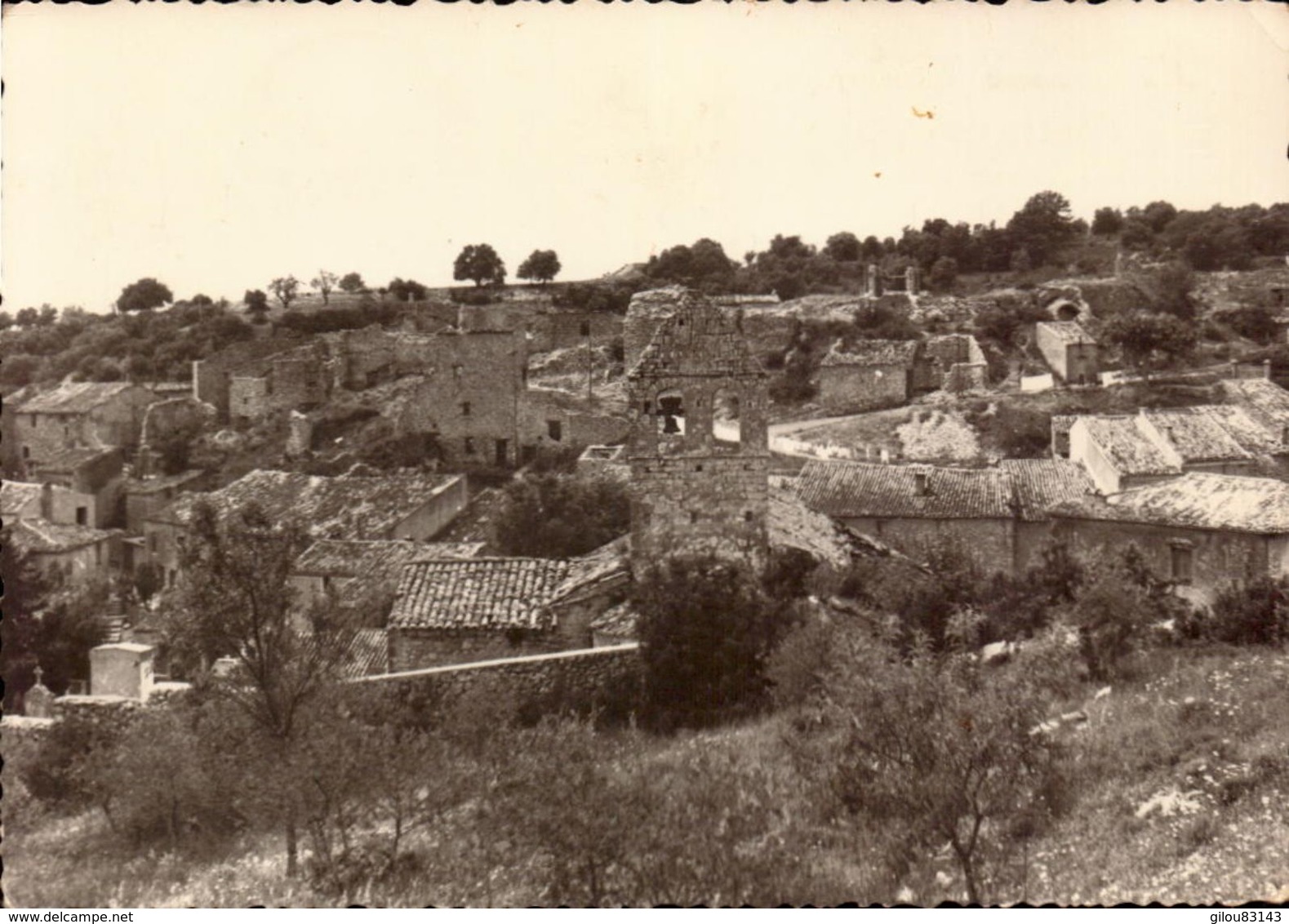 Var, Ginasservis, Le Vieux Chateau Et La Chapelle     (bon Etat) - Altri & Non Classificati