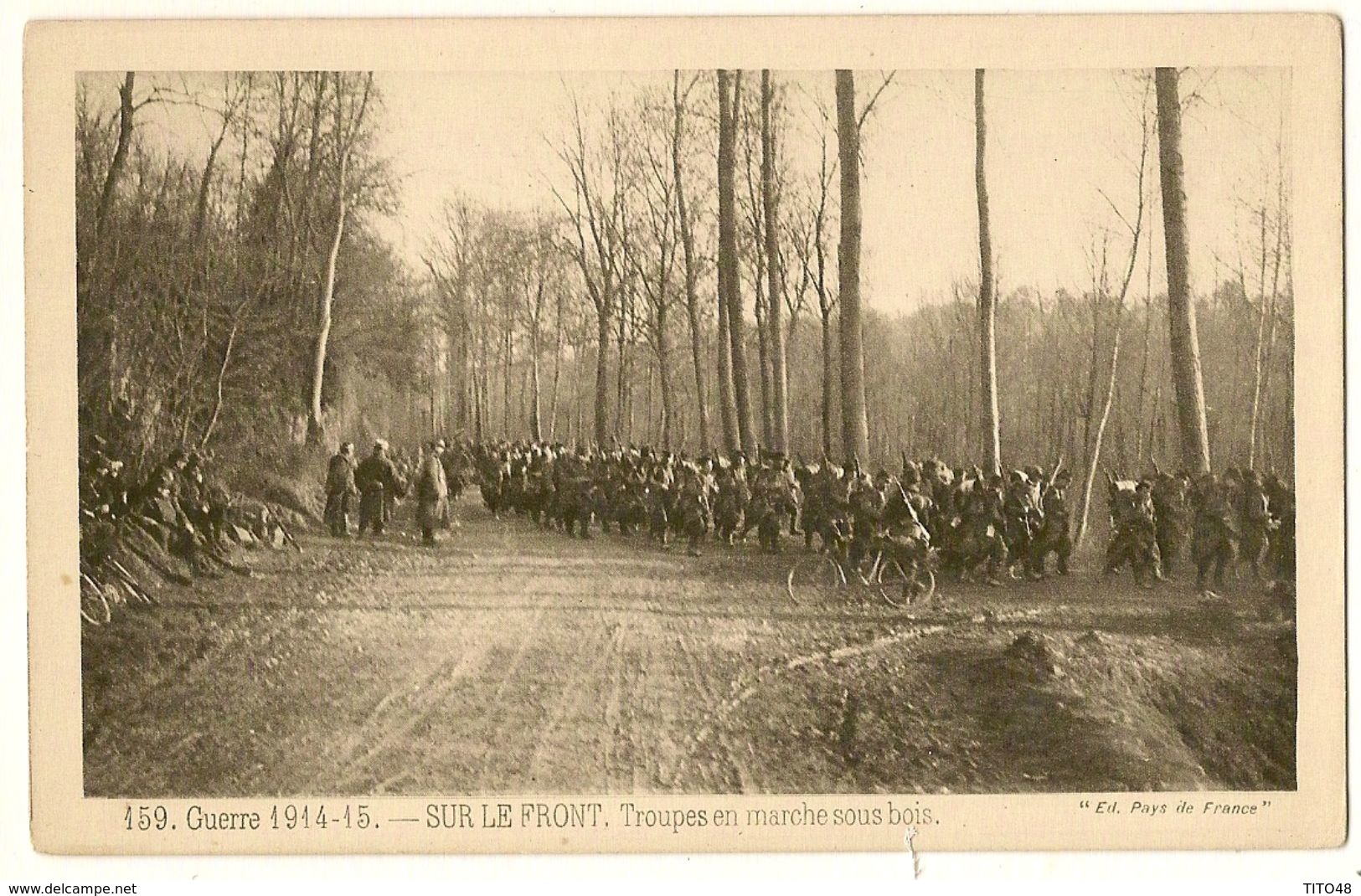 SUR LE FRONT - Troupes En Marche Sous Bois  - - Guerre 1914-18