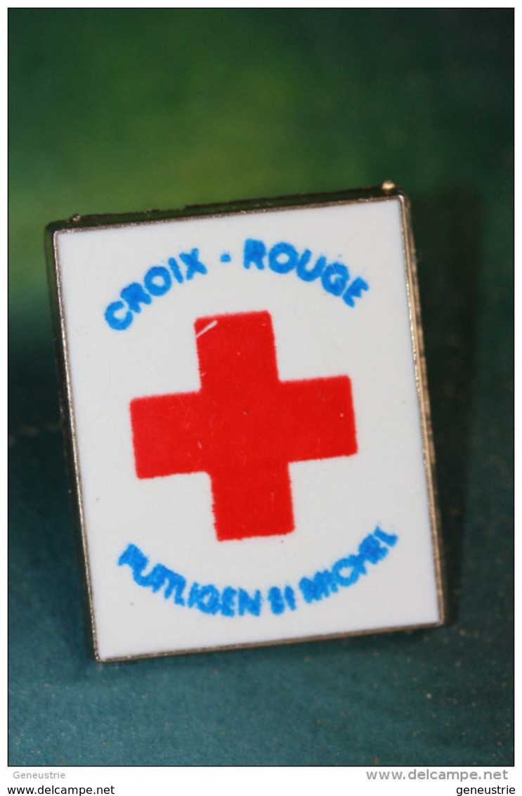 Pin's De La Croix Rouge Française "Puttligen St Michel" Place Puttligen à Saint Michel-sur-Orge - French Red Cross - Medizinische Dienste