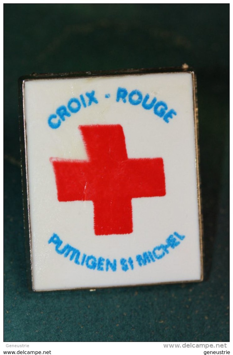 Pin's De La Croix Rouge Française "Puttligen St Michel" Place Puttligen à Saint Michel-sur-Orge - French Red Cross - Medizinische Dienste