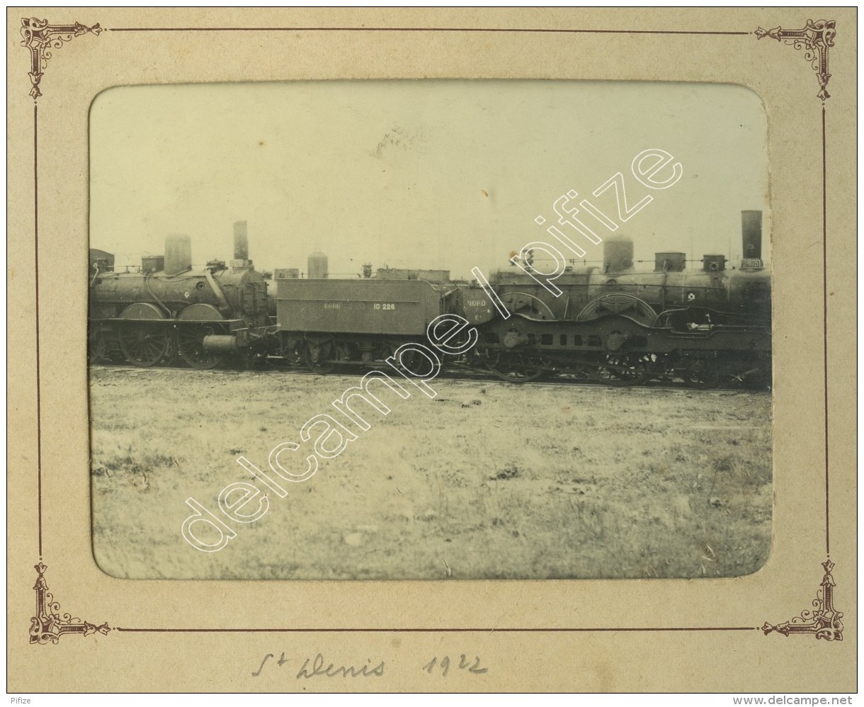 (Train) 2 Locomotives Nord . Légendée " Saint-Denis 1922 " . - Trains