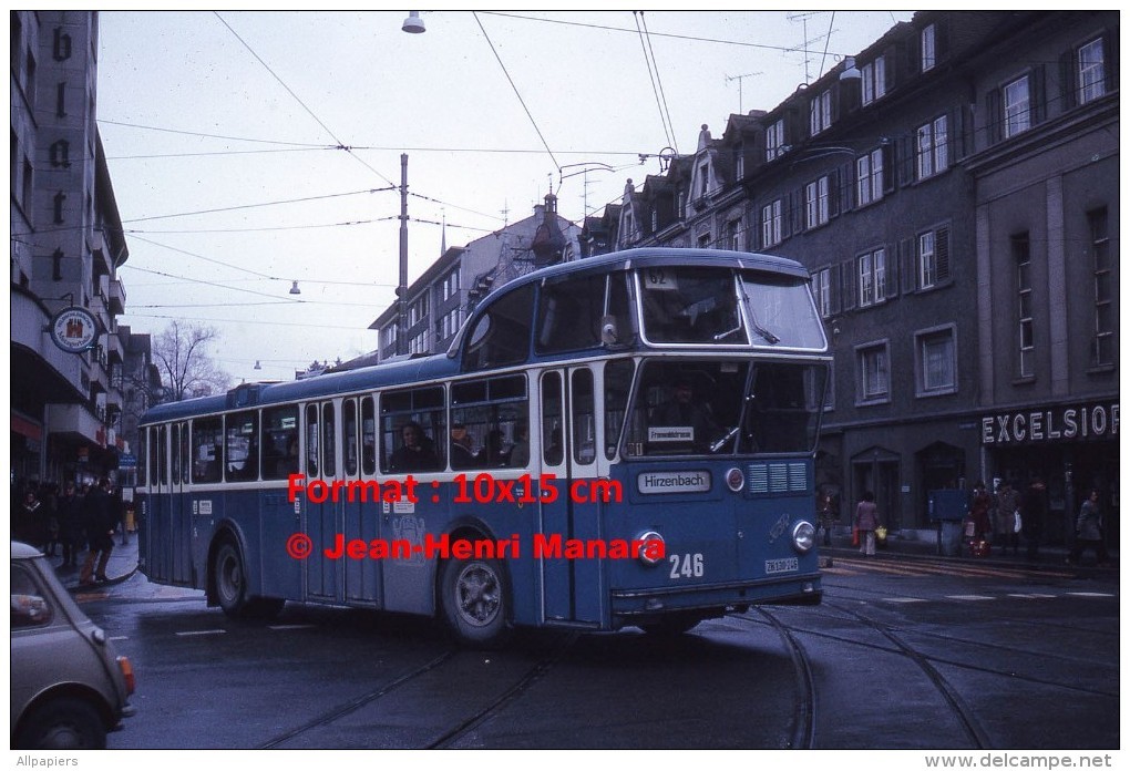Photographie D'un Ancien Bus FBW Numéro 246 Ligne 62 Hirzenbach à Zurich En Suisse Circulant En 1975 - Altri & Non Classificati