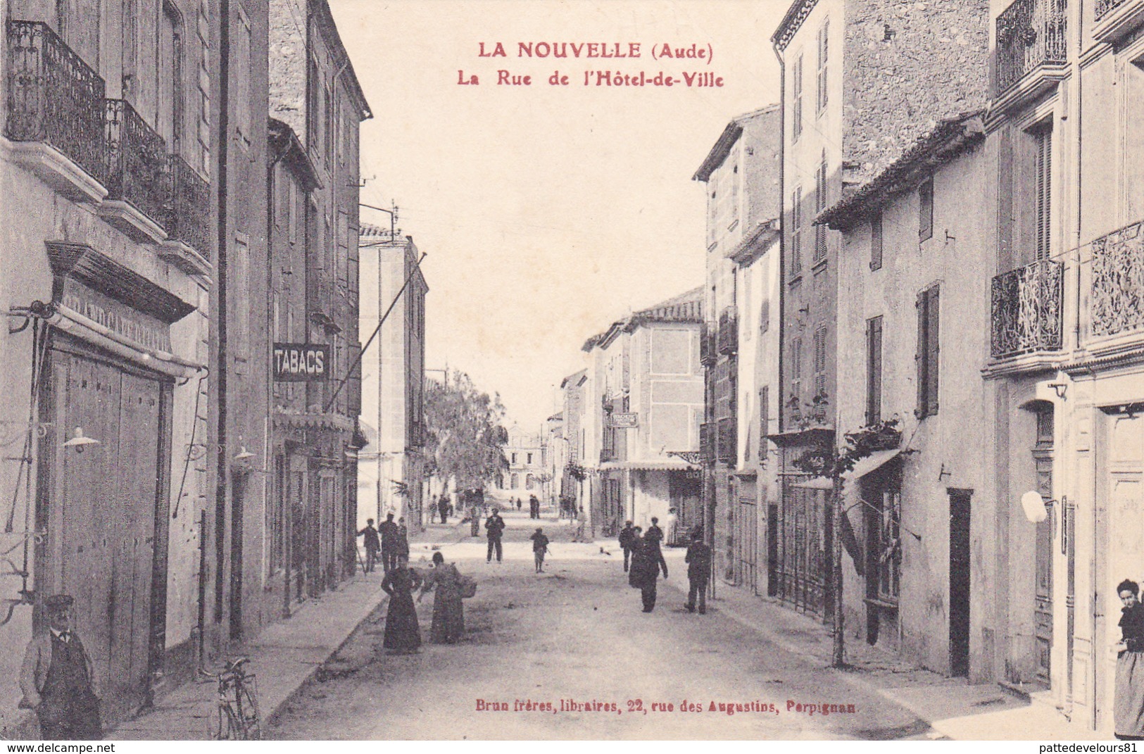 CPA Animée (11) LA NOUVELLE  La Rue De L' Hôtel De Ville - Port La Nouvelle