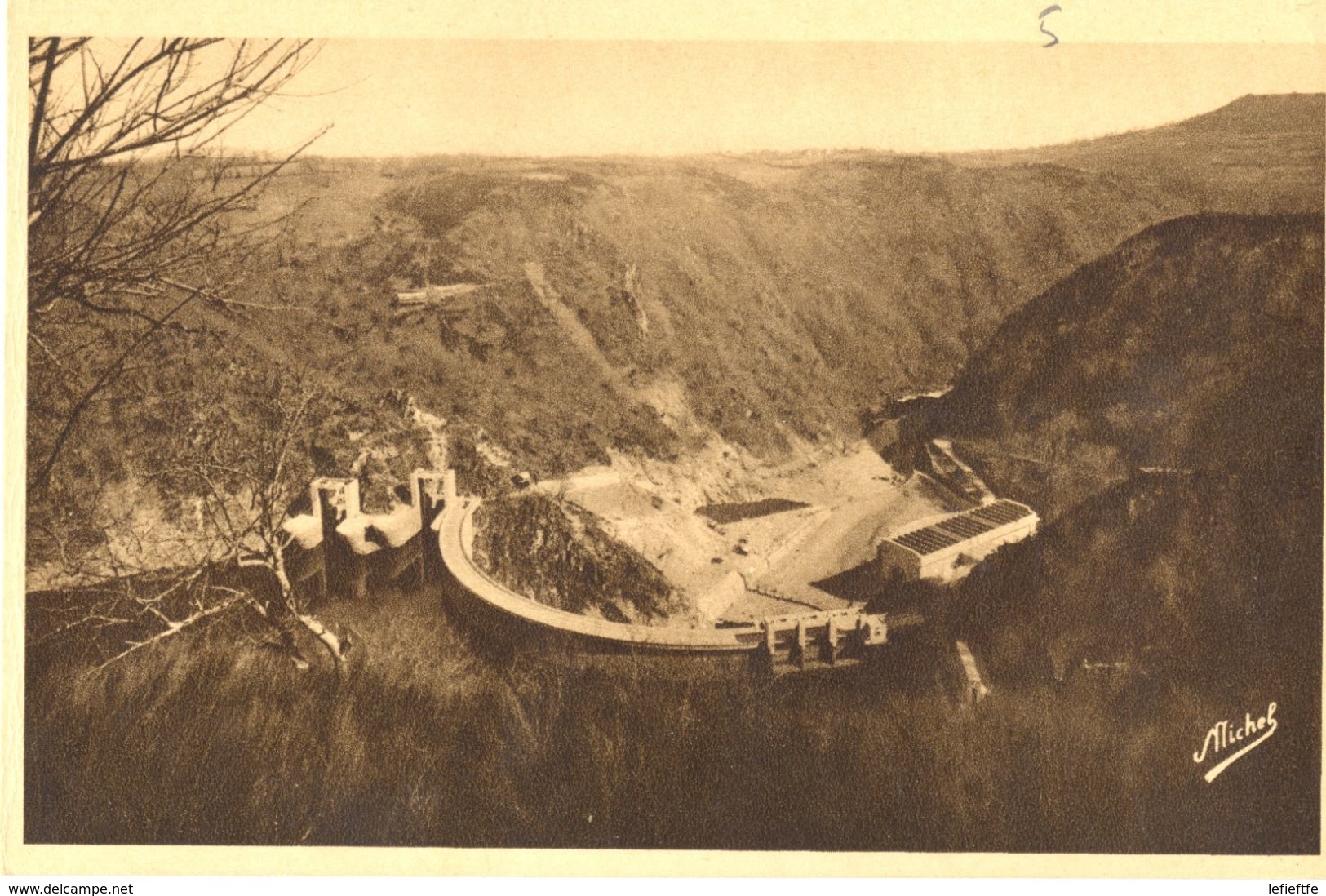 France - Corrèze - Gorges De La Haute Dordogne - Barrage De Marèges - Vue Panoramique Hôtel - Michel Nº 7001 - - Ussel