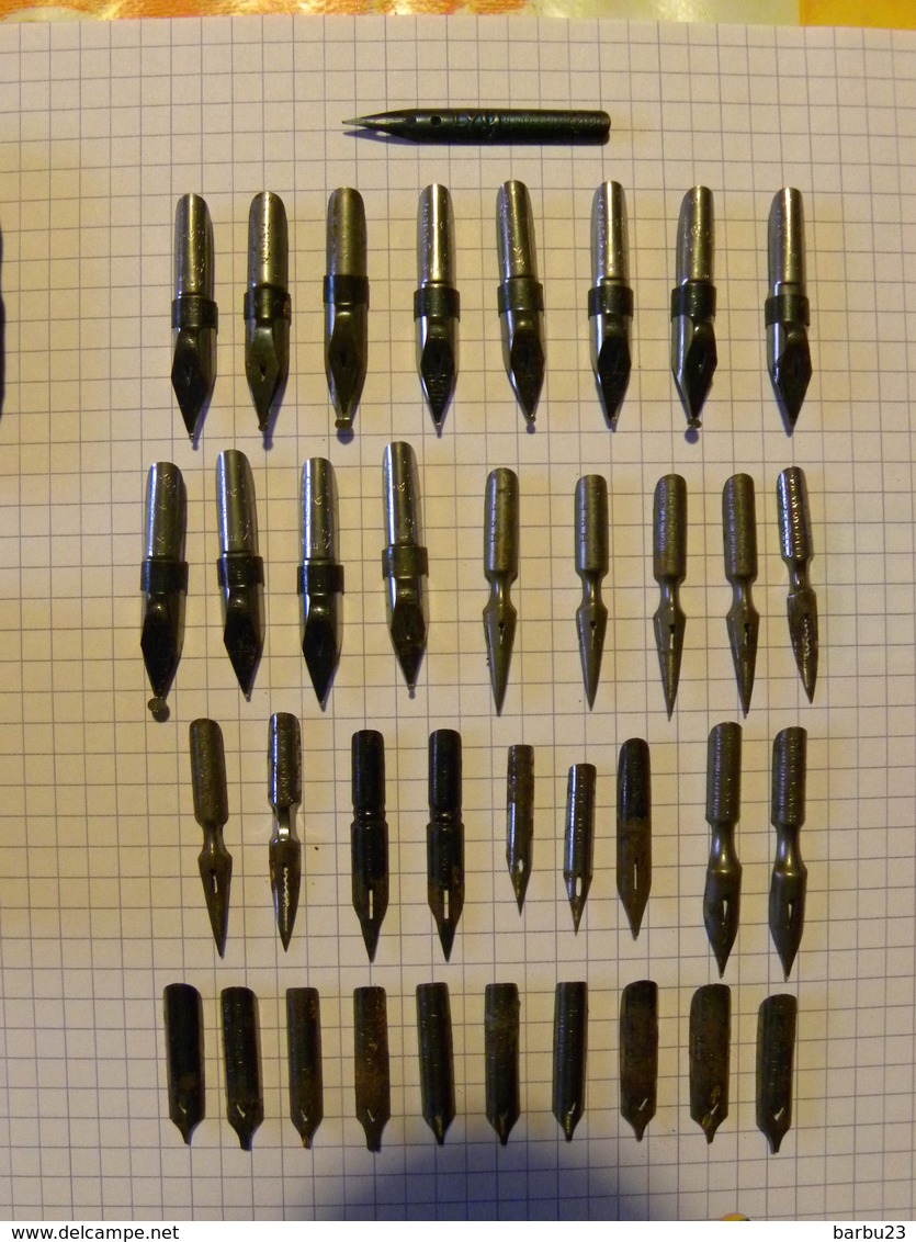 Lot De 37 Plumes Divers Modèles  Dans Une Petite Boite Metallique Warmor - Pens