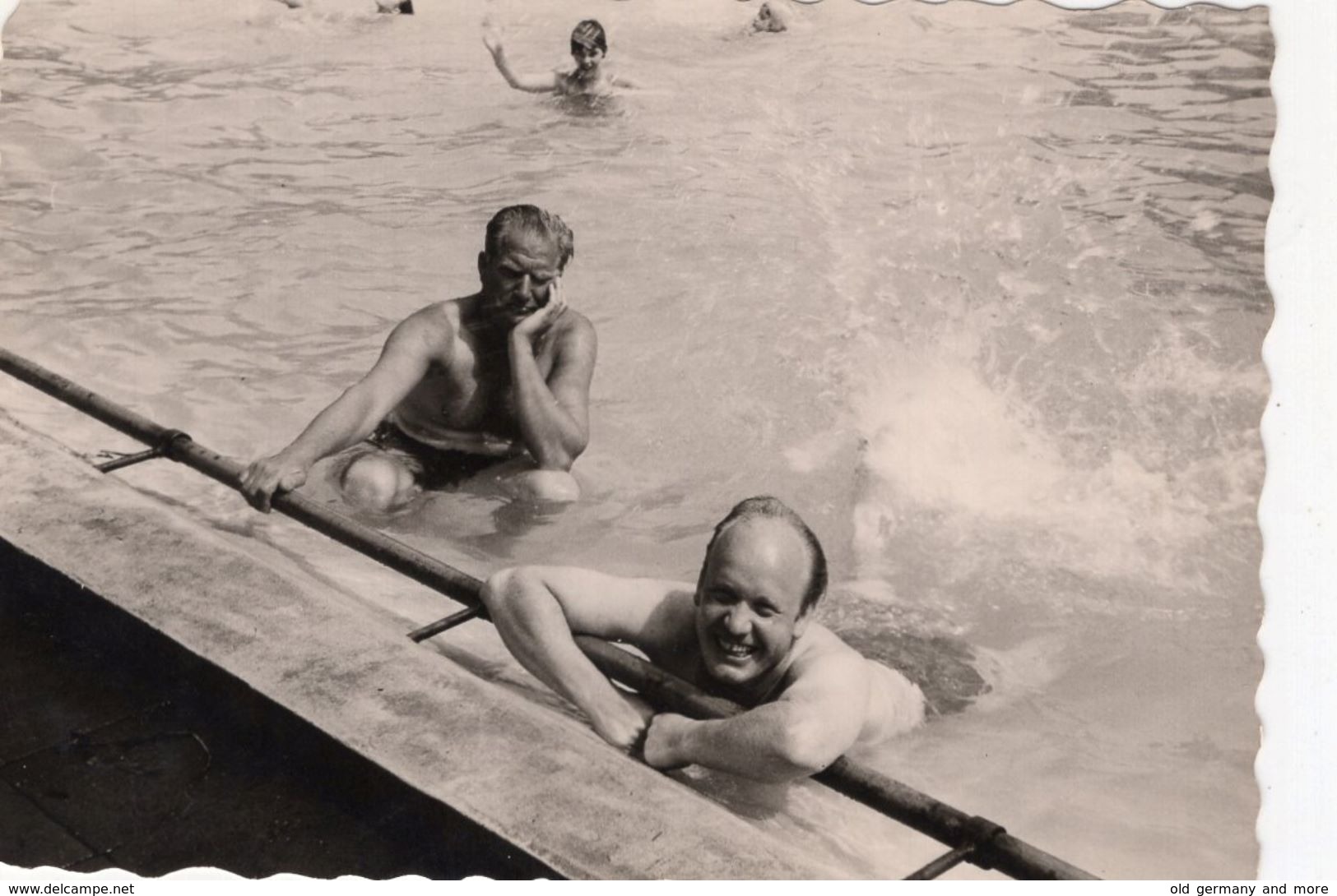 Ein Schöner Sommertag Im Freibad - Pin-Ups