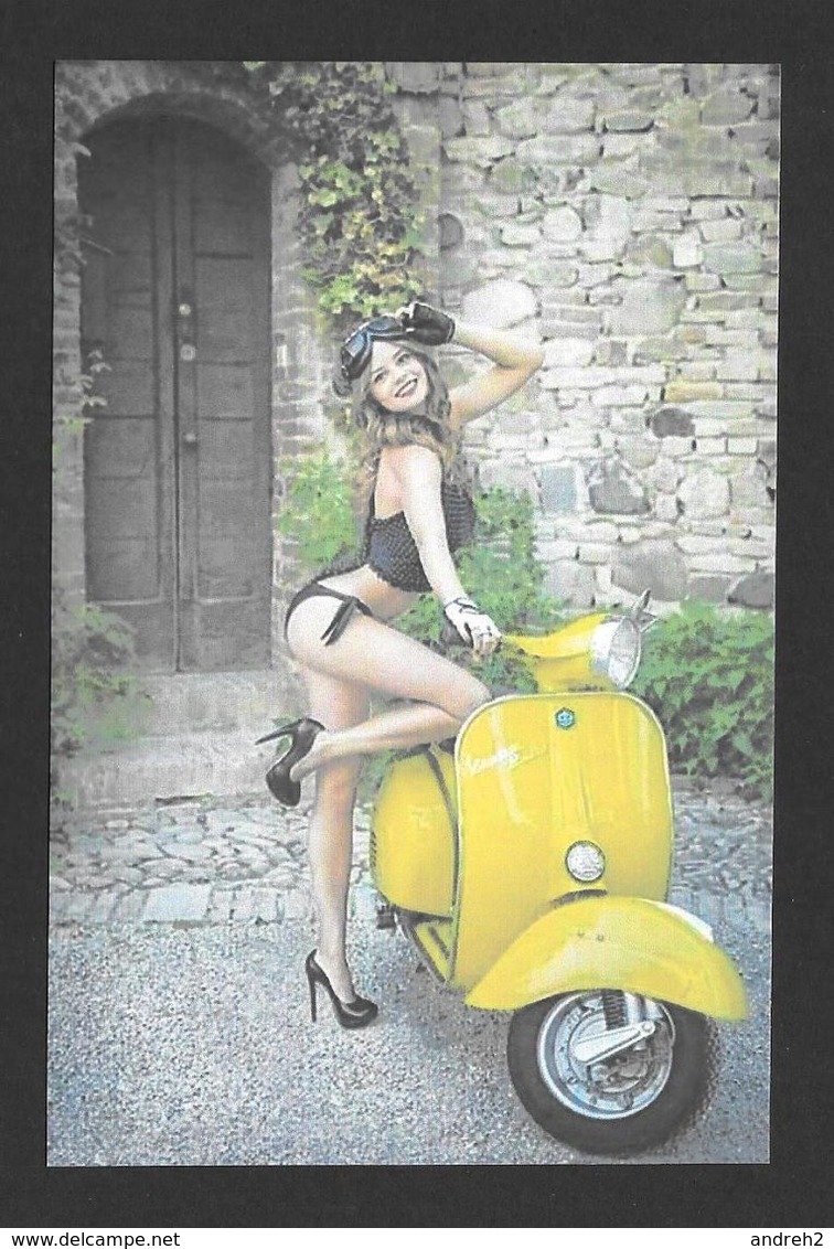 PIN UPS - MAGNIFIQUE JEUNE FILLE TRÈS SEXY AVEC SON SCOOTER - Pin-Ups