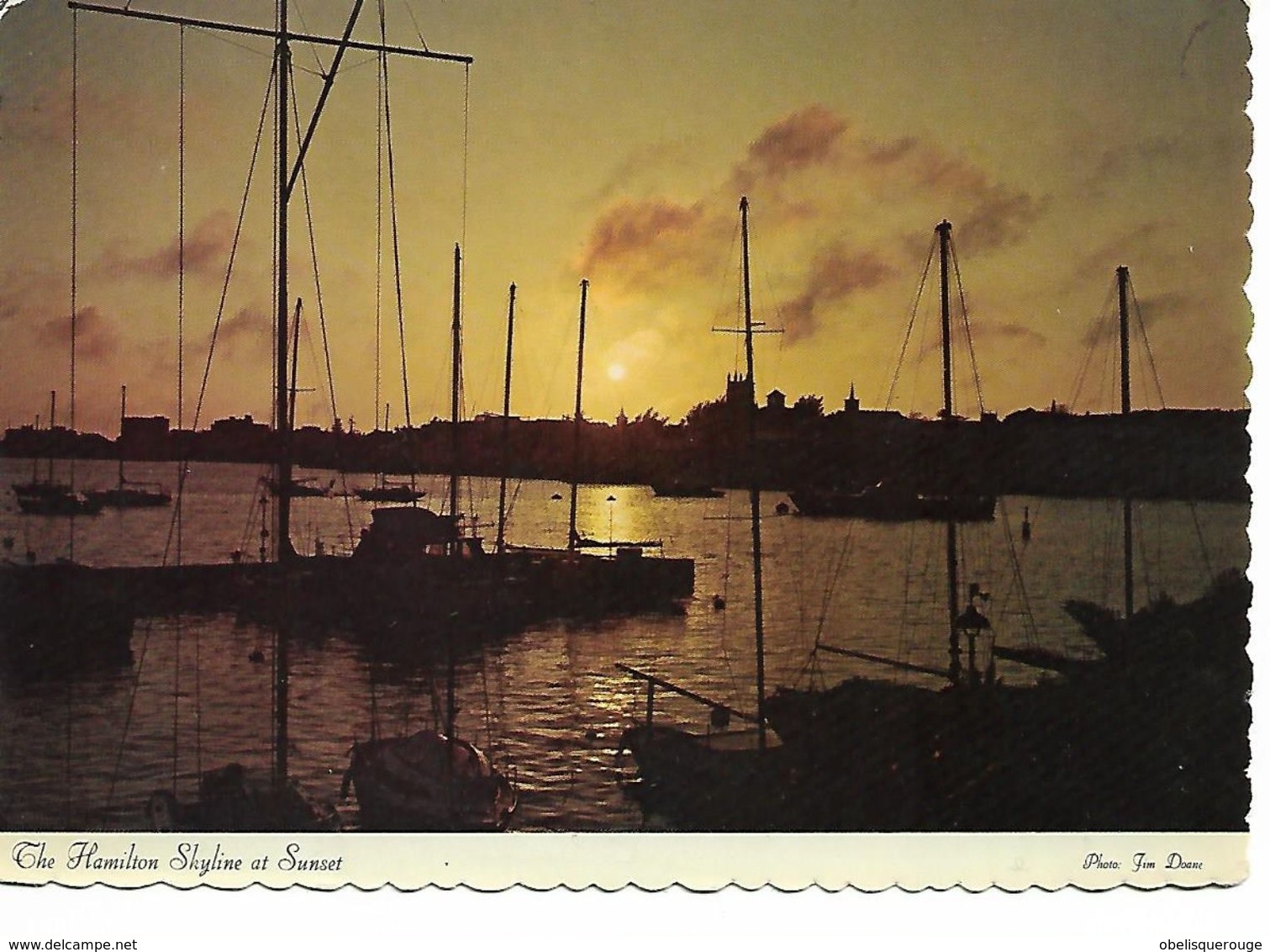 THE HAMILTON HARBOUR SKYLINE IN THE SUNSET 1975 BATEAUX - Bermudes