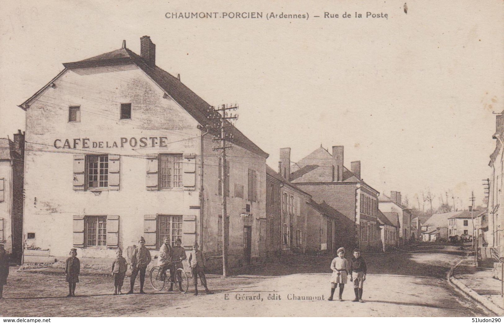 CPA Chaumont-Porcien - Rue De La Poste (avec Jolie Animation) - Autres & Non Classés