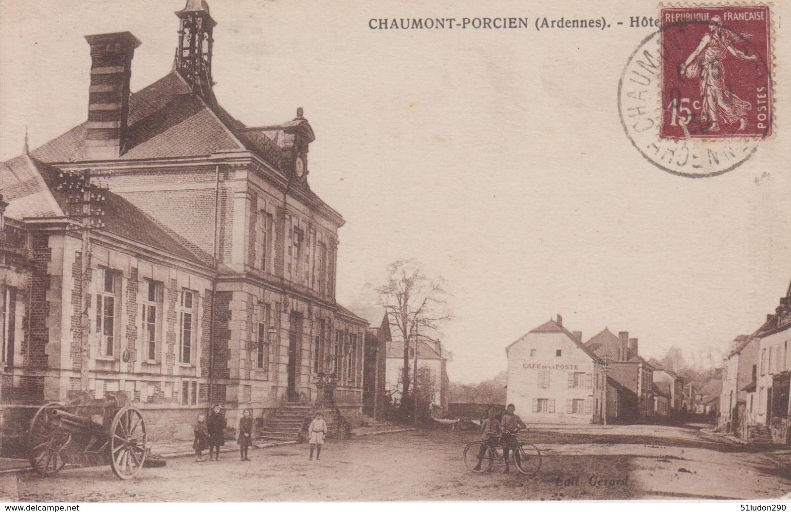 CPA Chaumont-Porcien - Hôtel De Ville (avec Petite Animation) - Autres & Non Classés