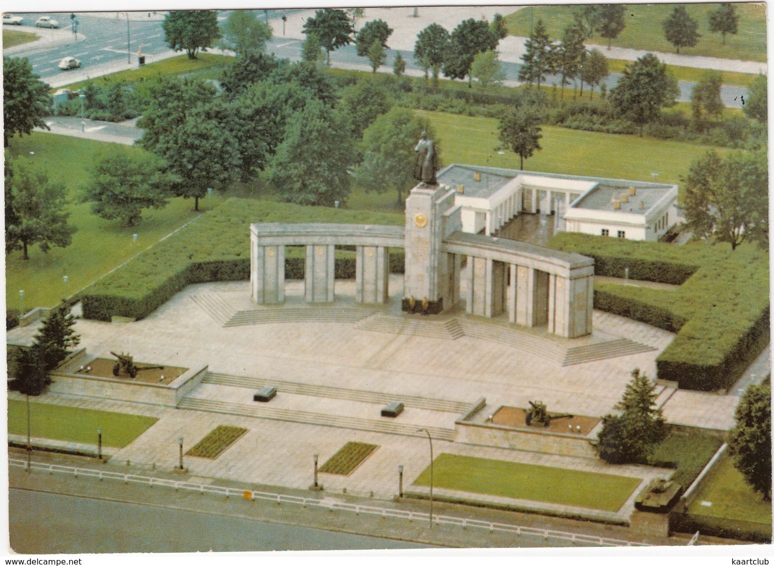 Berlin - Sowjetisches-Ehrenmal / Soviet-Memorial - Treptow