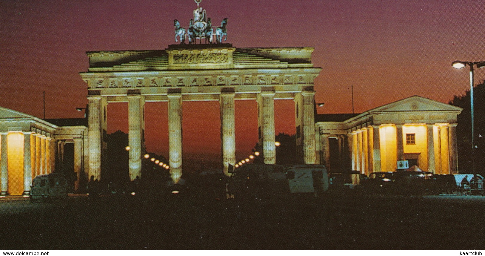 Berlin: MERCEDES BENZ T1 - Brandenburger Tor Bei Nacht - (D.) - Brandenburger Deur