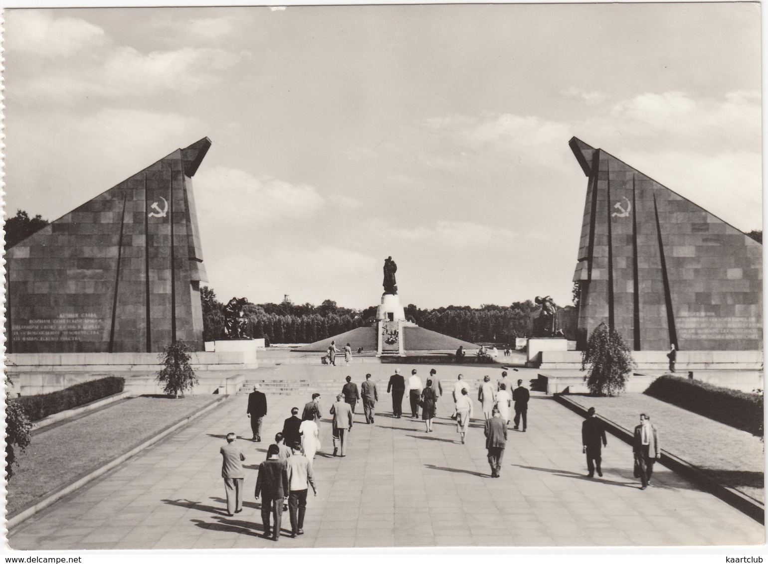 Berlin - Sowjetisches-Ehrenmal Treptow / Soviet War Memorial - (D.D.R./G.D.R.) - Treptow