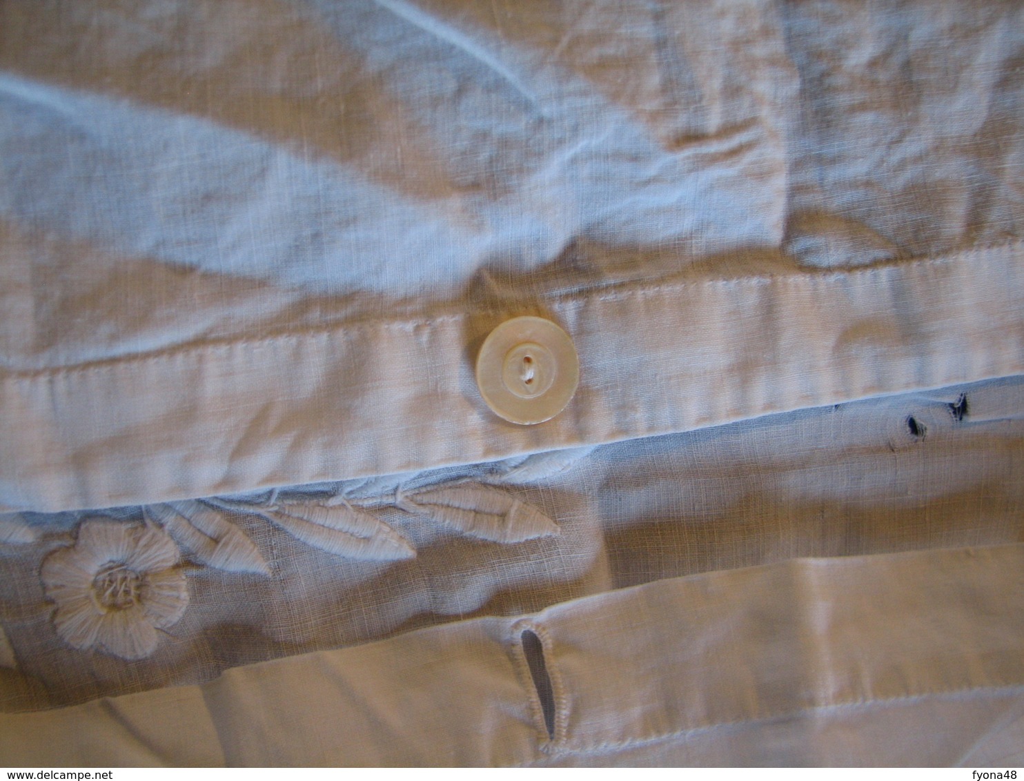 154 - Broderie D'une Taie D'oreiller - Laces & Cloth