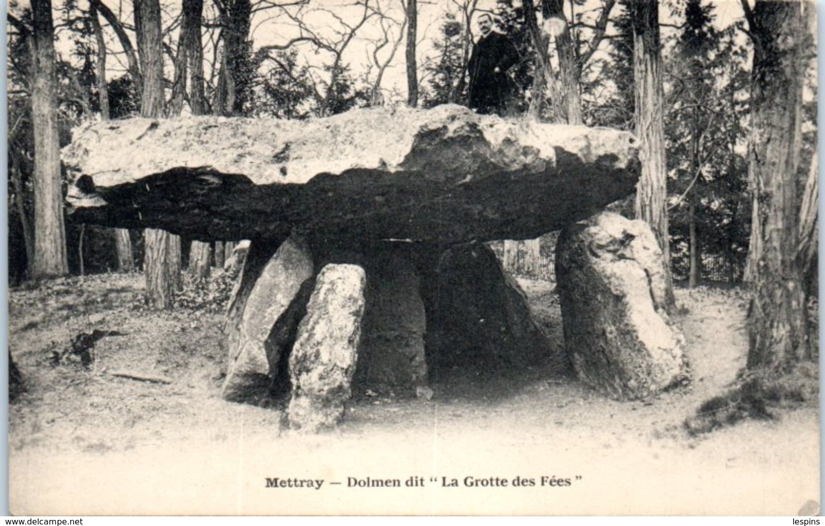 37 - METTRAY -- Dolmen Dit " La Grotte Des Fées " - Mettray