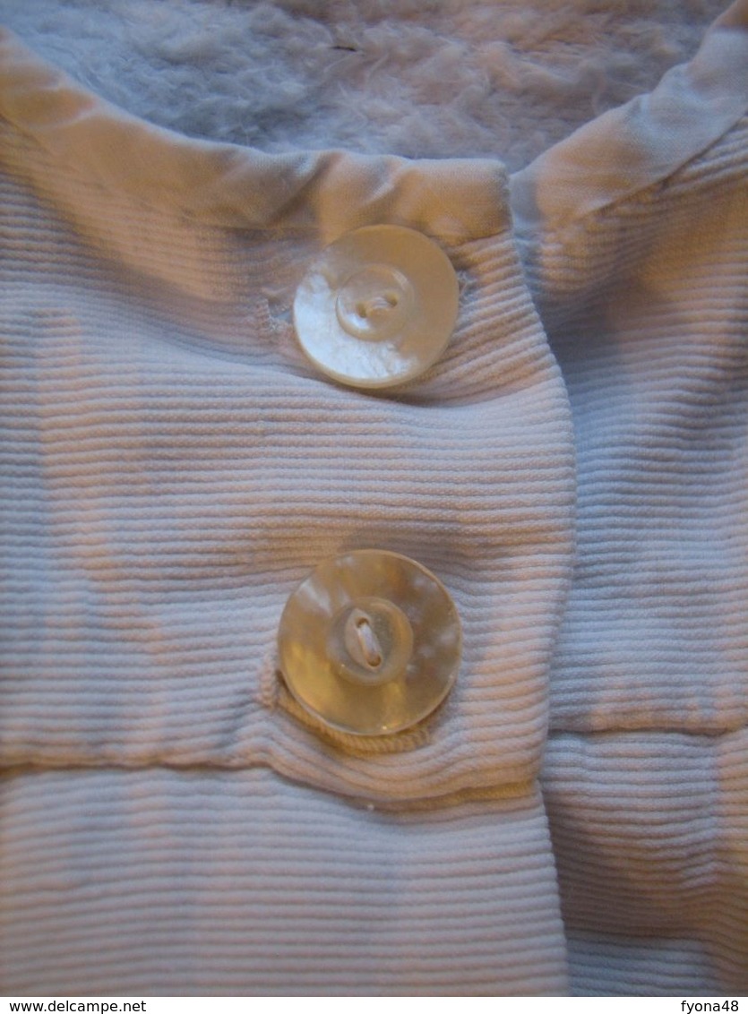 166 - Manteau de baptème ancien, broderie sur tissu moltonné