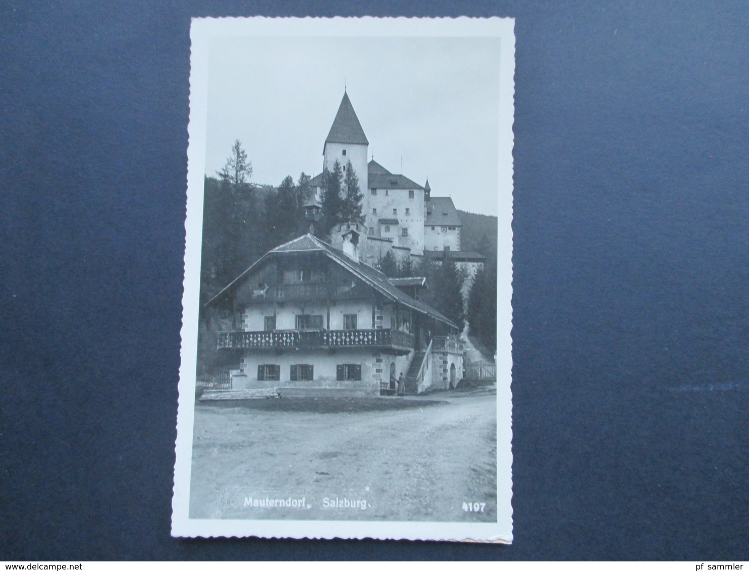 Österreich Alte AK / Echtfoto Mauterndorf, Salzburg Altes Gehöfft Mit Burg Im Hintergrund - Mauterndorf