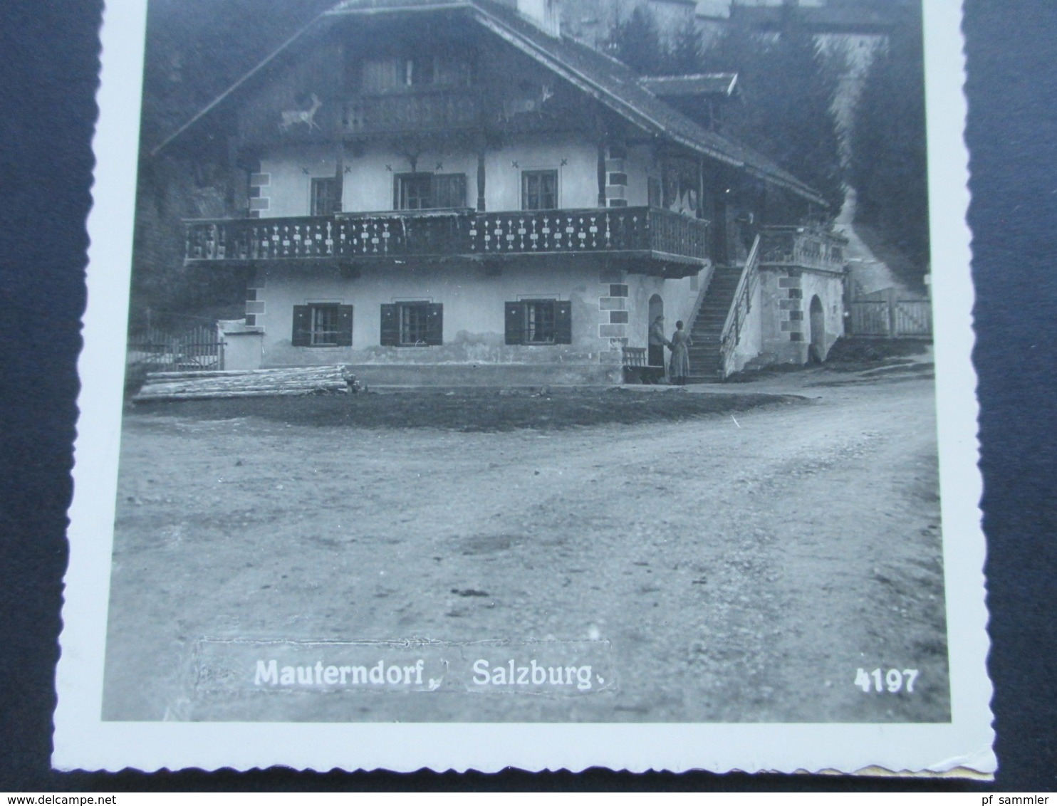 Österreich Alte AK / Echtfoto Mauterndorf, Salzburg Altes Gehöfft Mit Burg Im Hintergrund - Mauterndorf