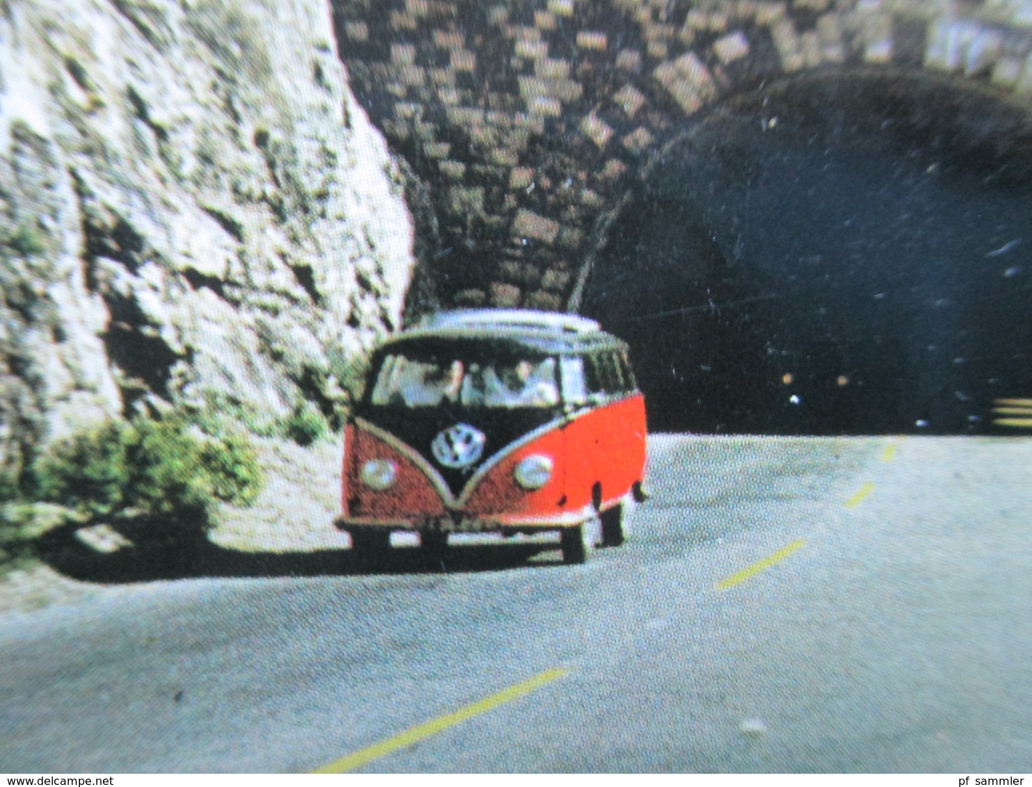 Österreich Alte AK / Echtfoto 1950er Jahre. VW Bus T1 Samba. Tiroler Kriegsopferverband Kiosk Kanzelkehre - PKW